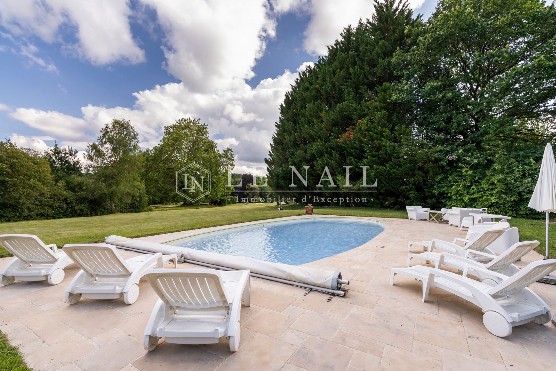 castle 12 rooms for sale on CHALUS (87230)