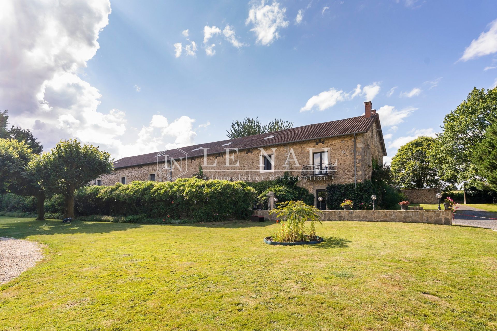 castle 12 rooms for sale on CHALUS (87230)