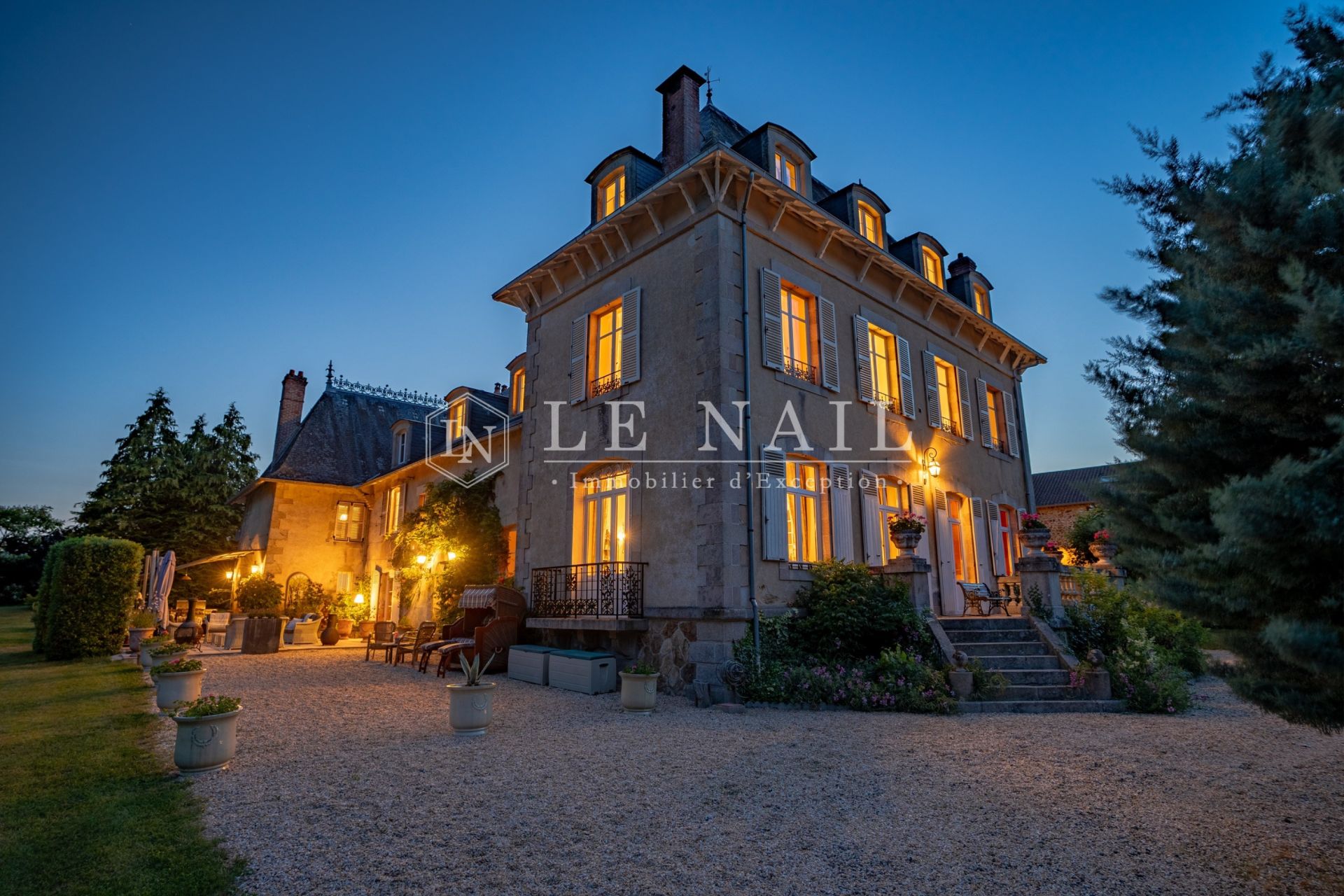 castle 12 rooms for sale on CHALUS (87230)