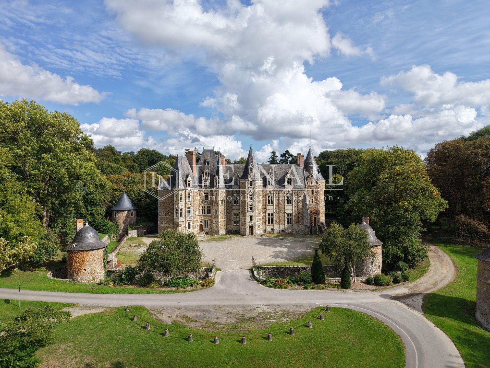 château 25 pièces en vente à LAVAL (53000)