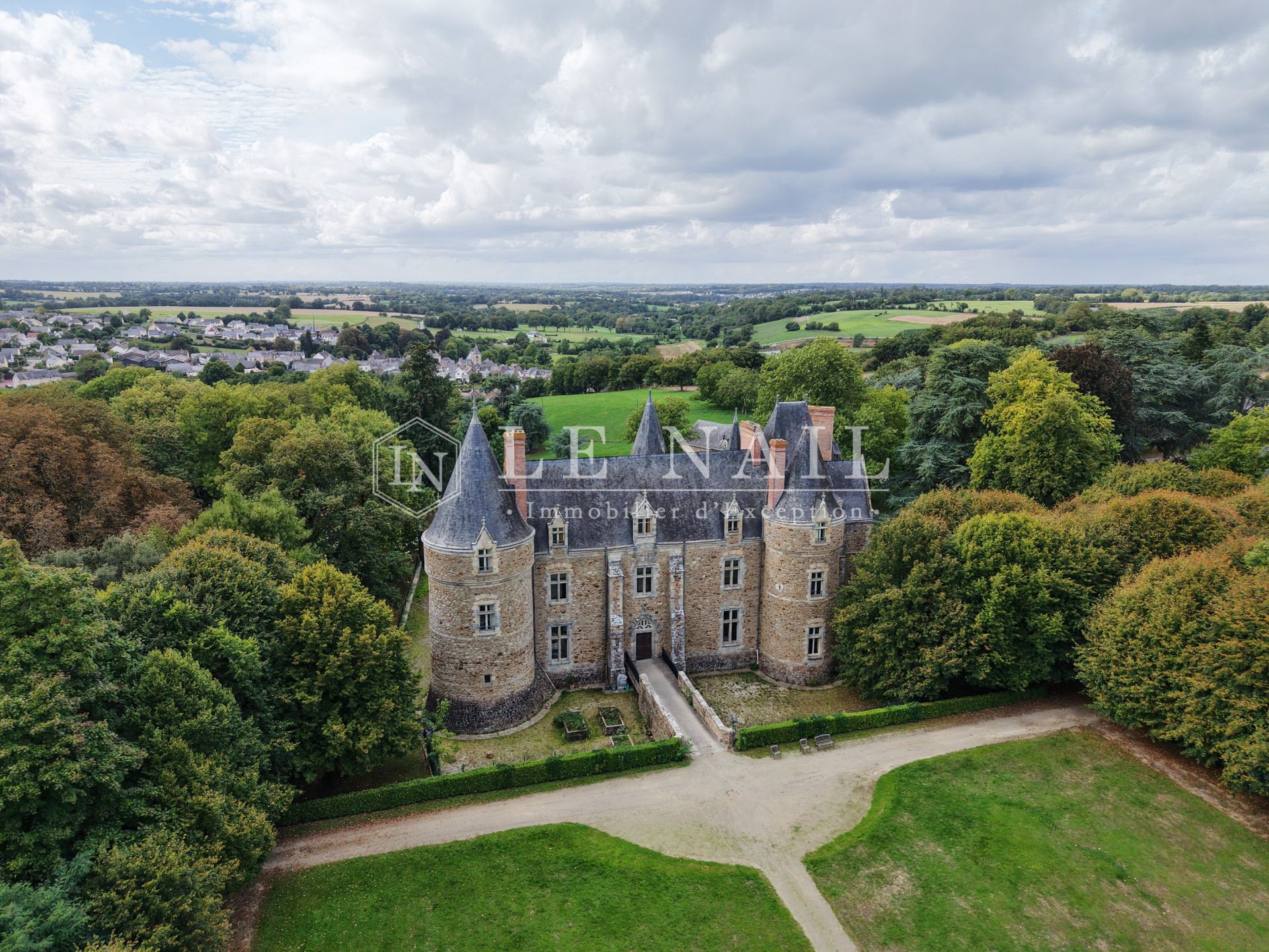 château 25 pièces en vente à LAVAL (53000)