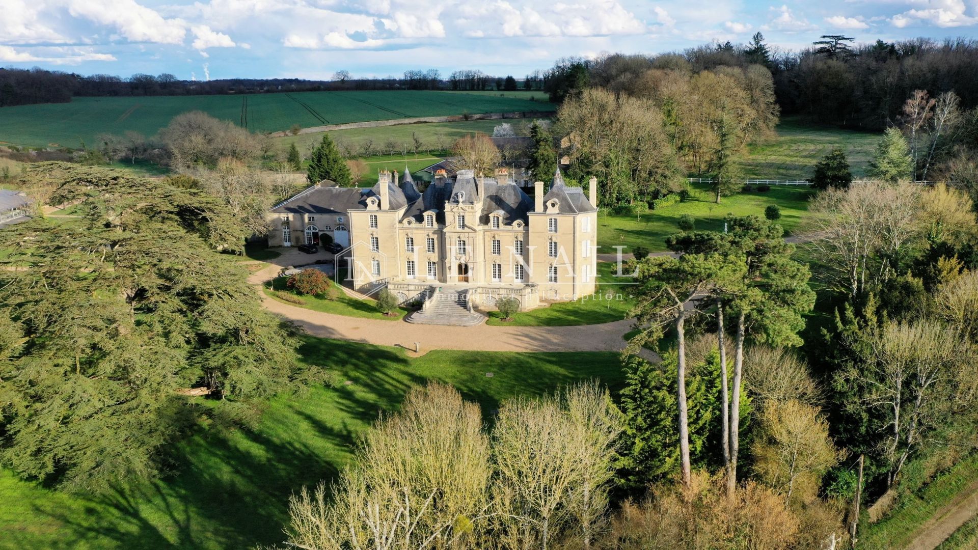 castle 22 rooms for sale on POITIERS (86000)