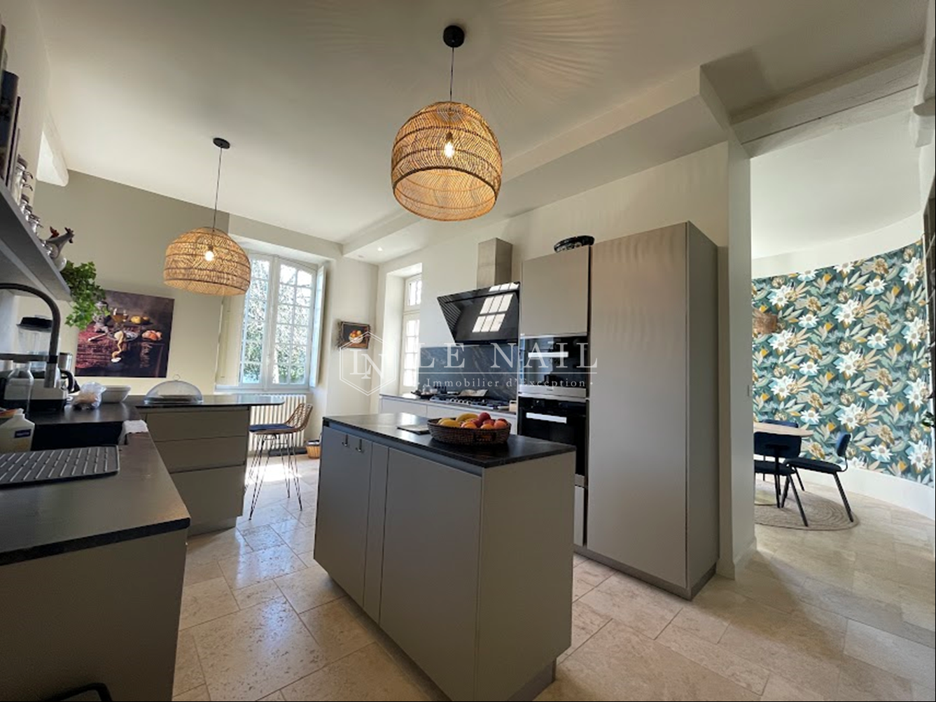 castle 22 rooms for sale on POITIERS (86000)