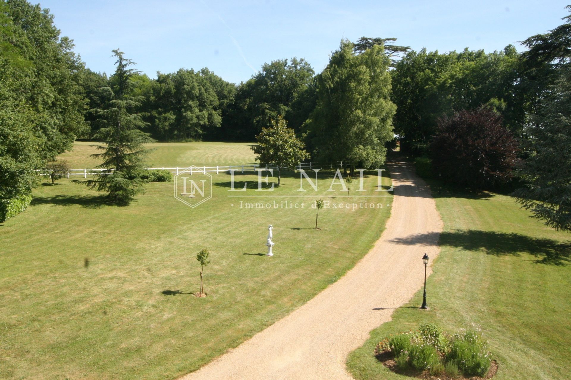 castle 22 rooms for sale on POITIERS (86000)