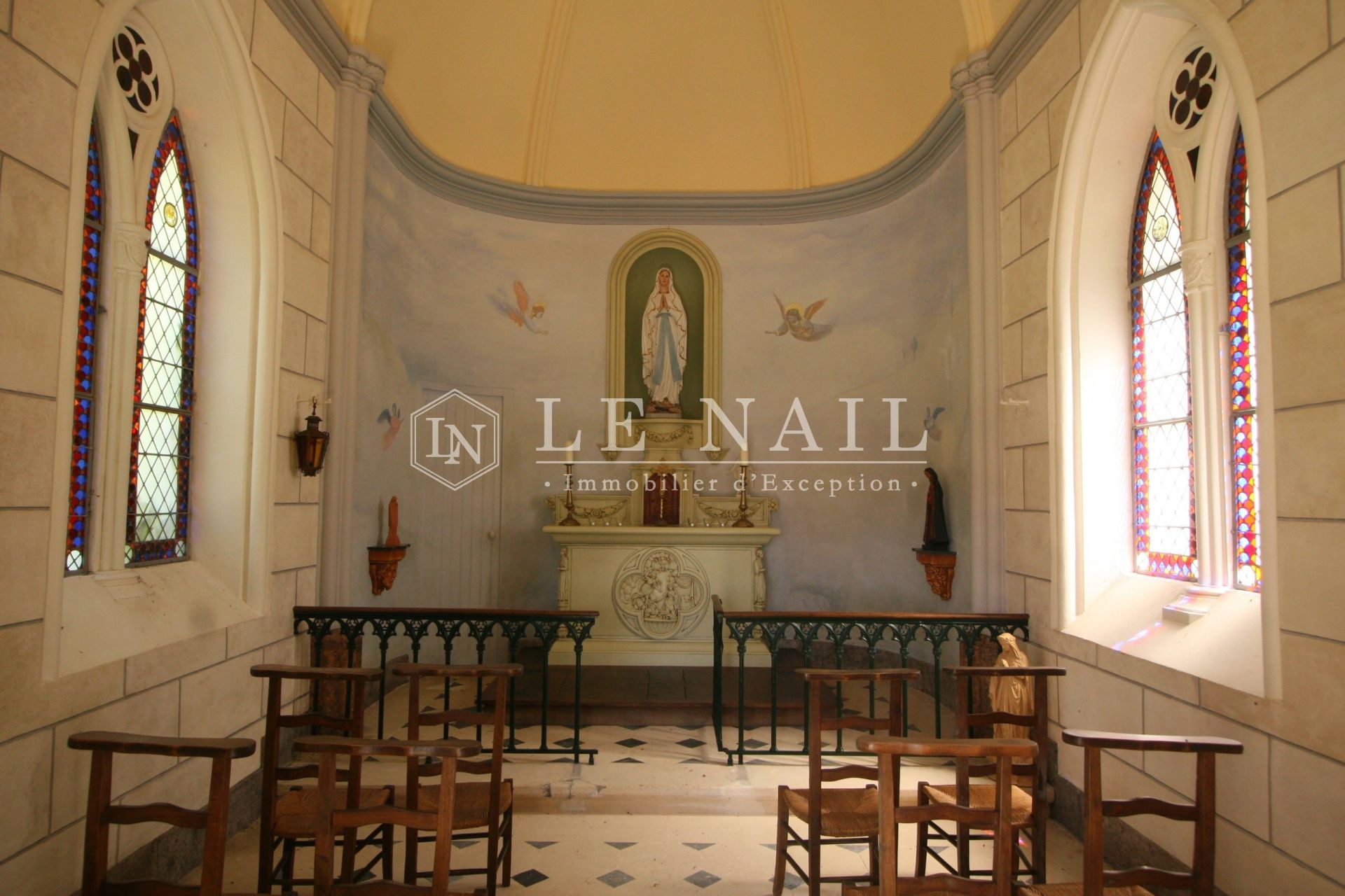 castle 22 rooms for sale on POITIERS (86000)