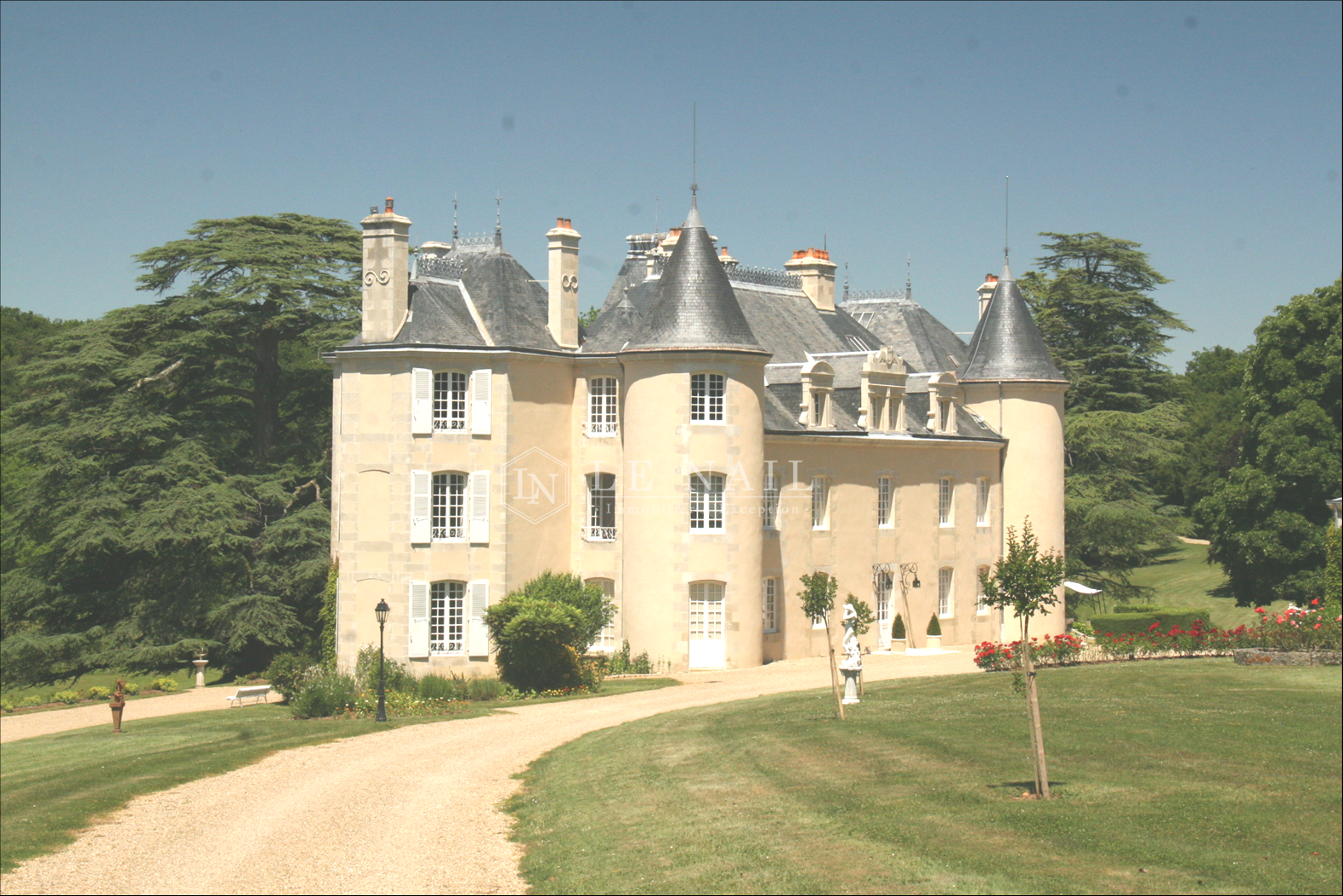 castle 22 rooms for sale on POITIERS (86000)