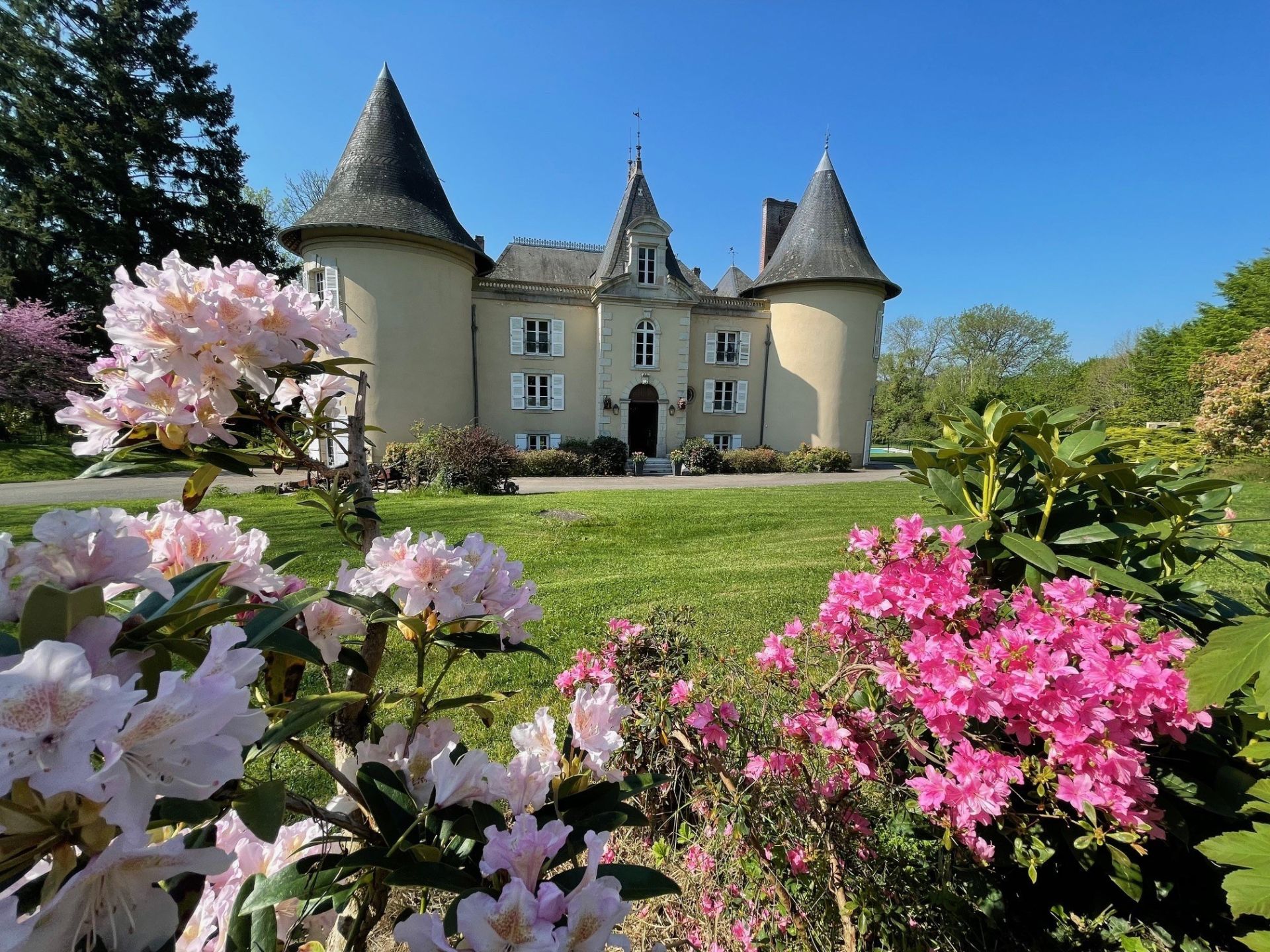 castle 15 rooms for sale on LIMOGES (87000)