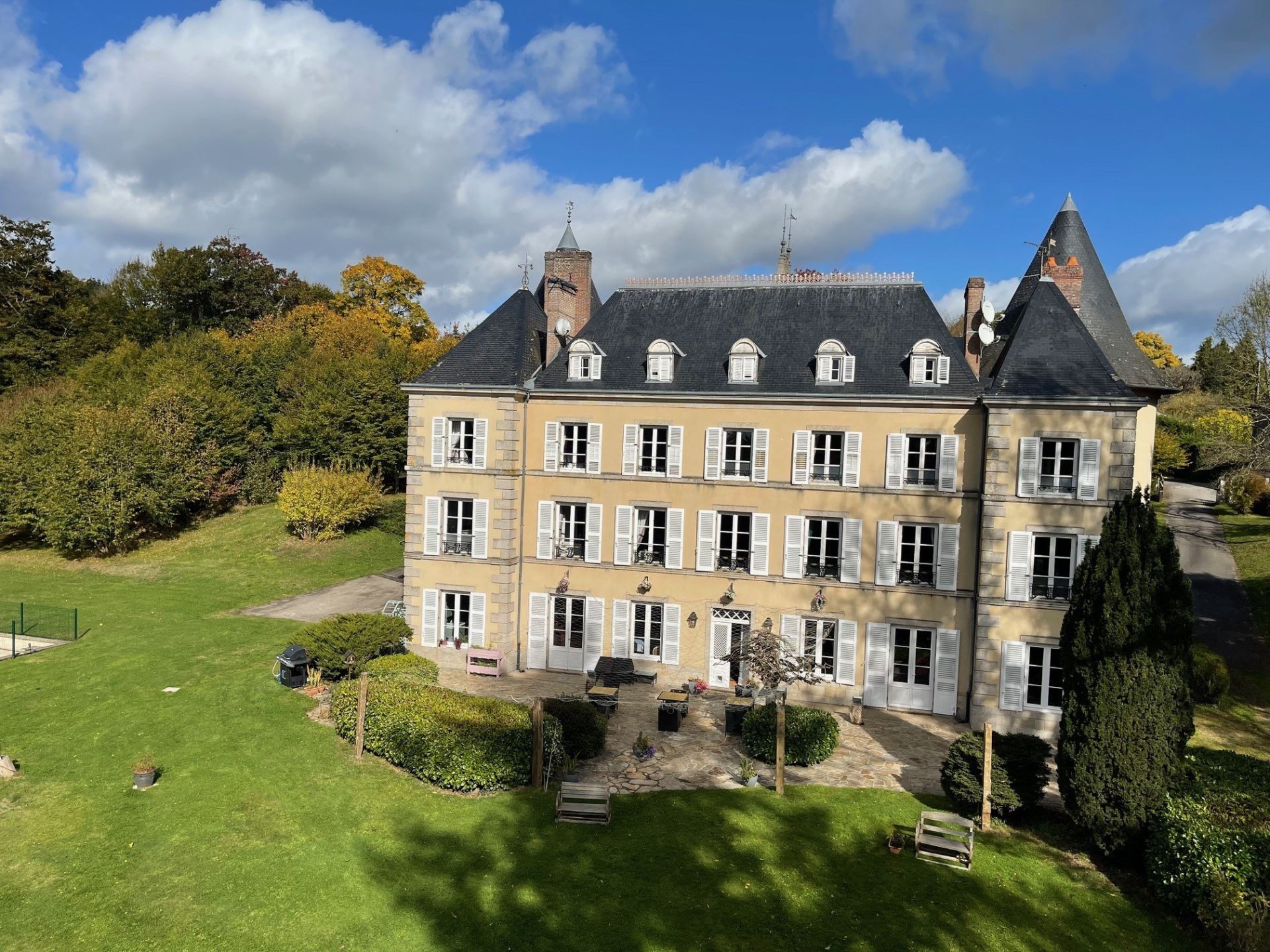 castle 15 rooms for sale on LIMOGES (87000)