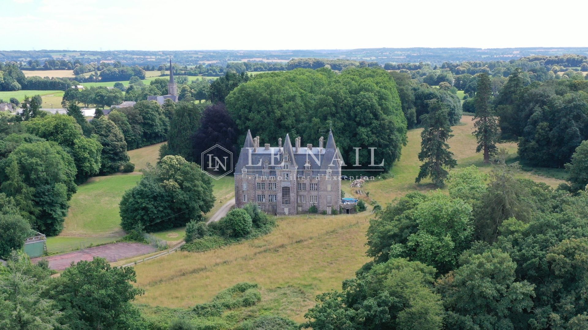 castle 14 rooms for sale on ERNEE (53500)