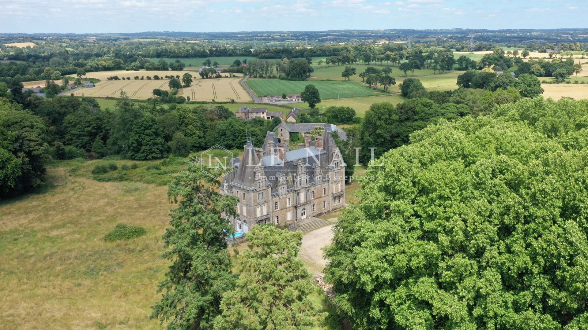 castle 14 rooms for sale on ERNEE (53500)