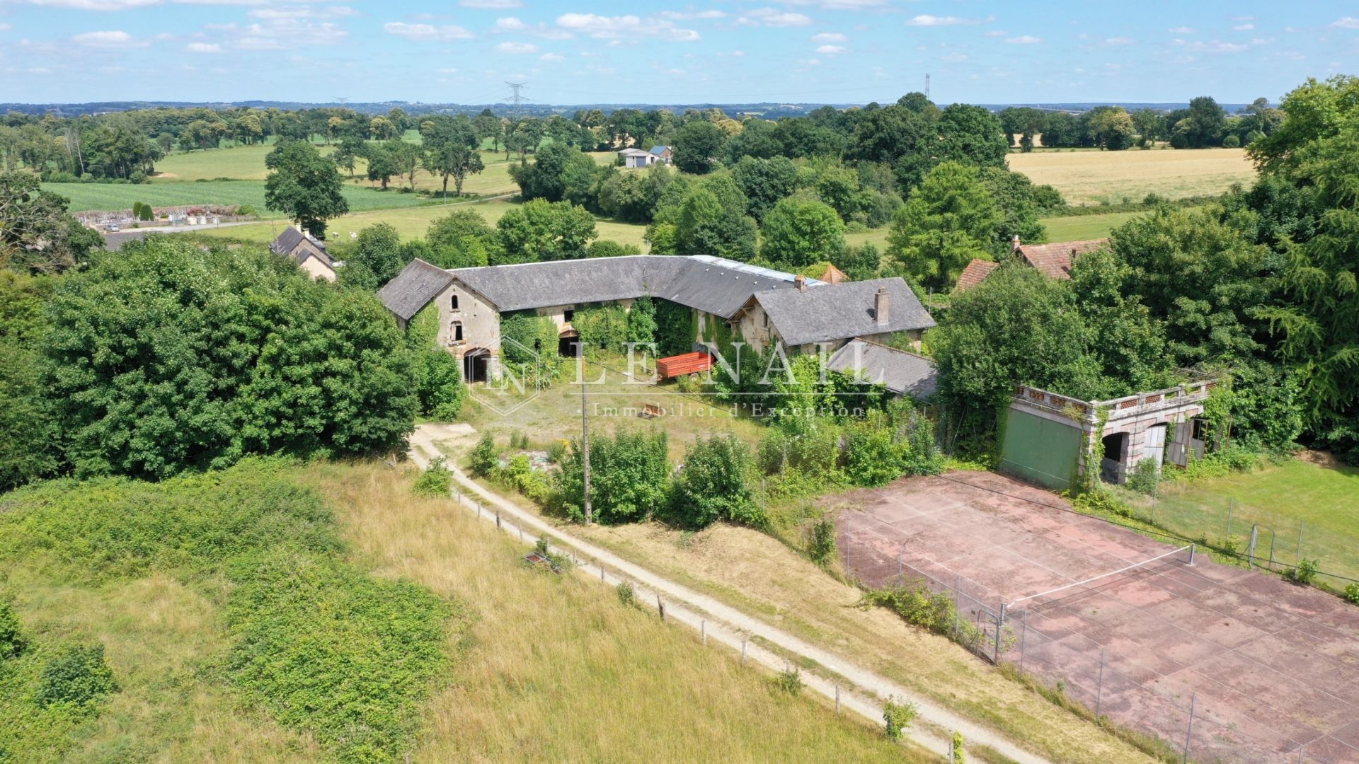château 14 pièces en vente à ERNEE (53500)