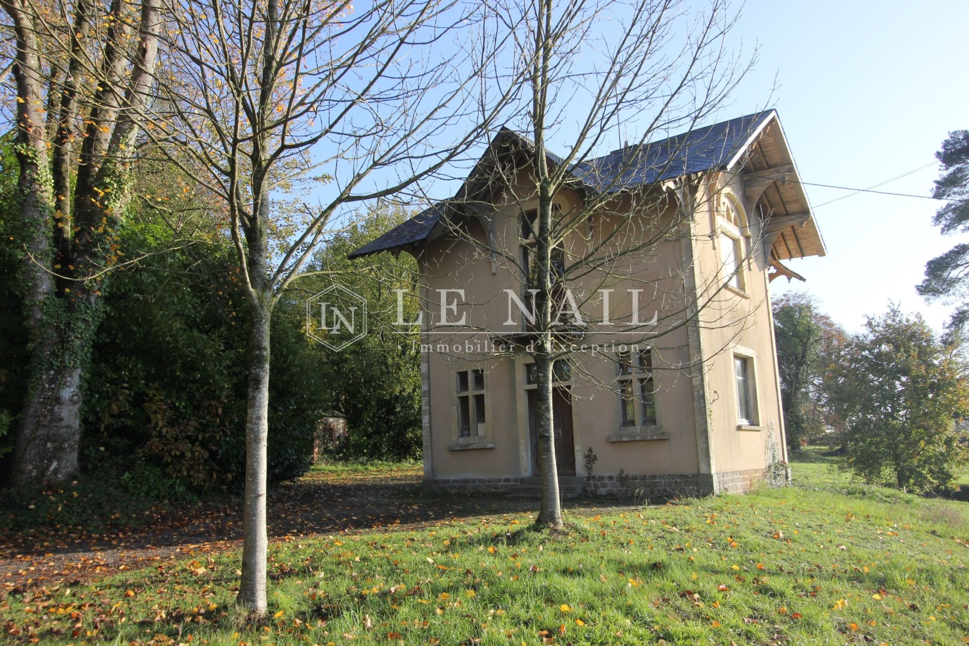 château 14 pièces en vente à ERNEE (53500)