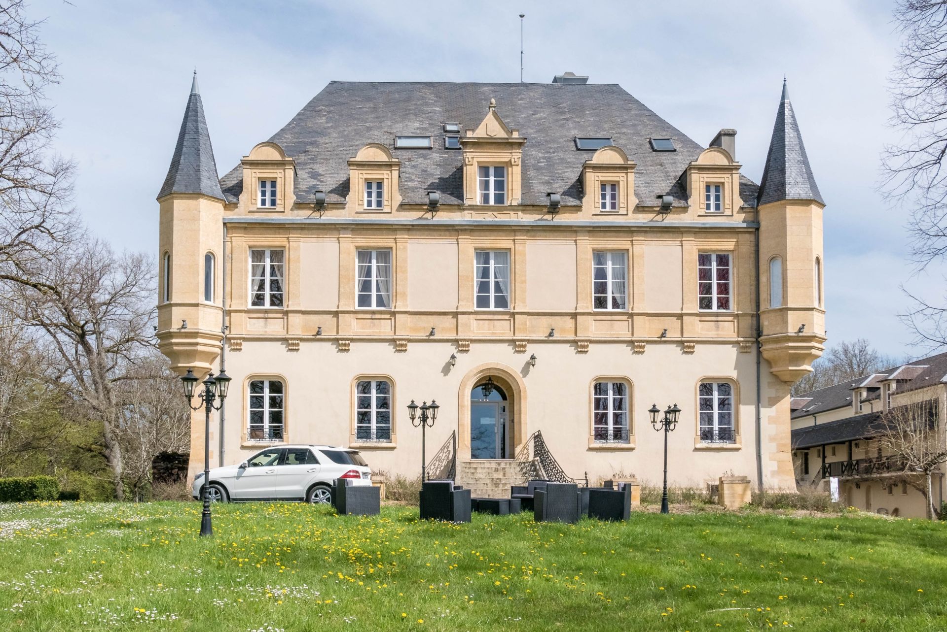 castle 30 rooms for sale on MONTIGNAC (24290)