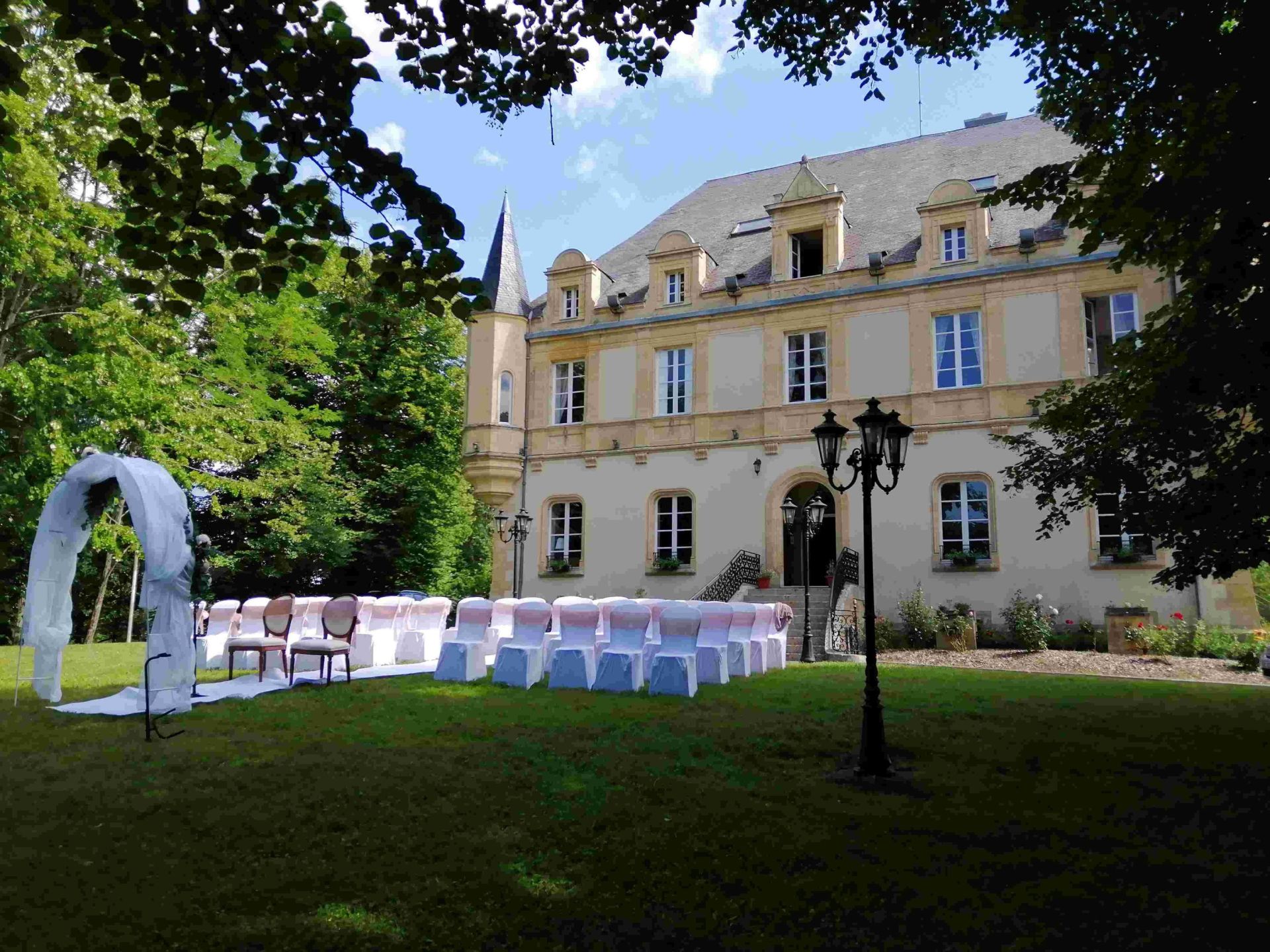 castle 30 rooms for sale on MONTIGNAC (24290)