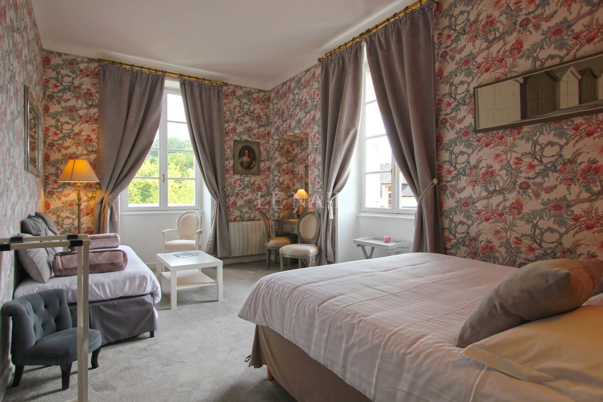 castle 30 rooms for sale on MONTIGNAC (24290)