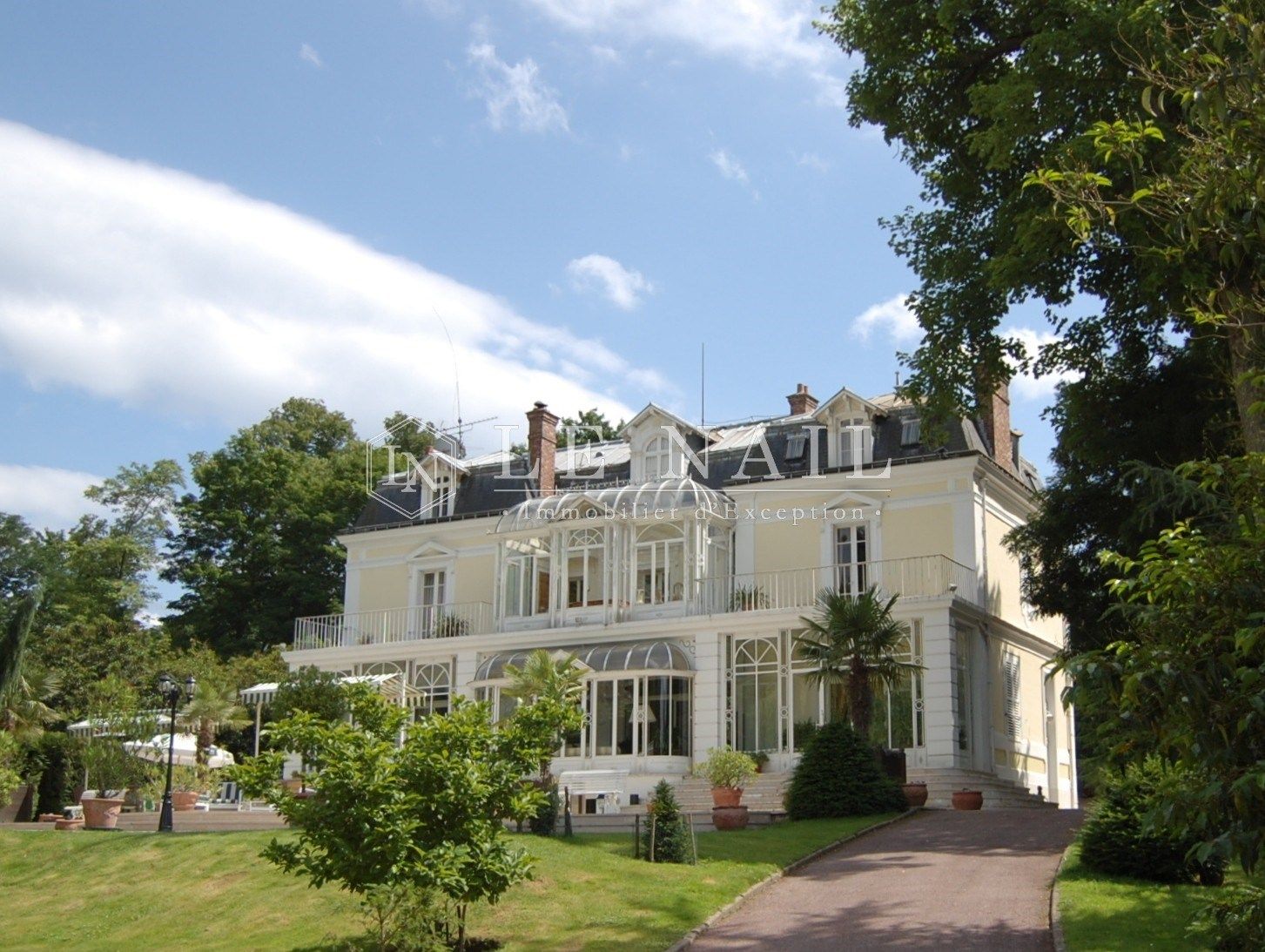 hôtel particulier 20 pièces en vente à MELUN (77000)