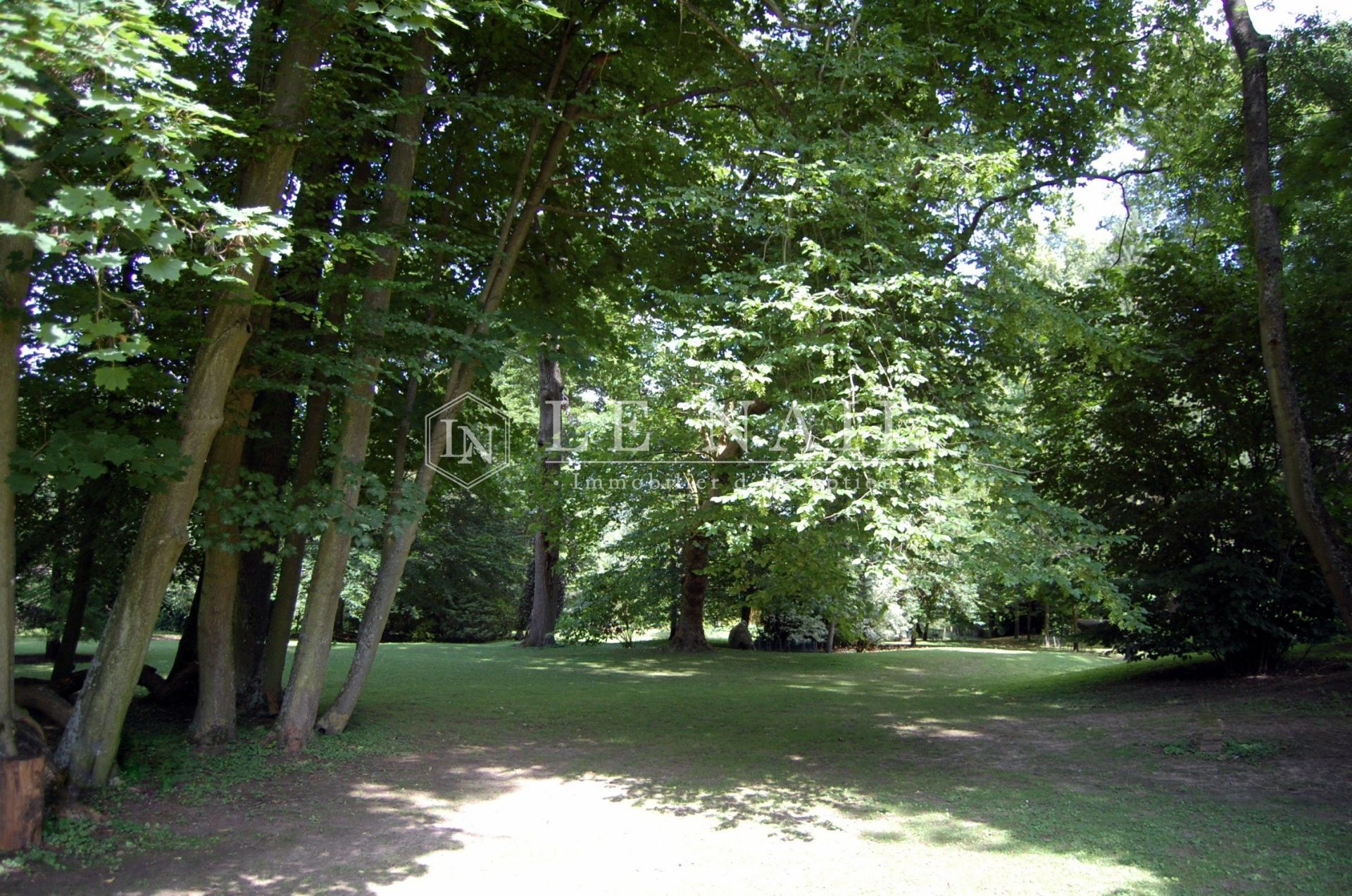 hôtel particulier 20 pièces en vente à MELUN (77000)