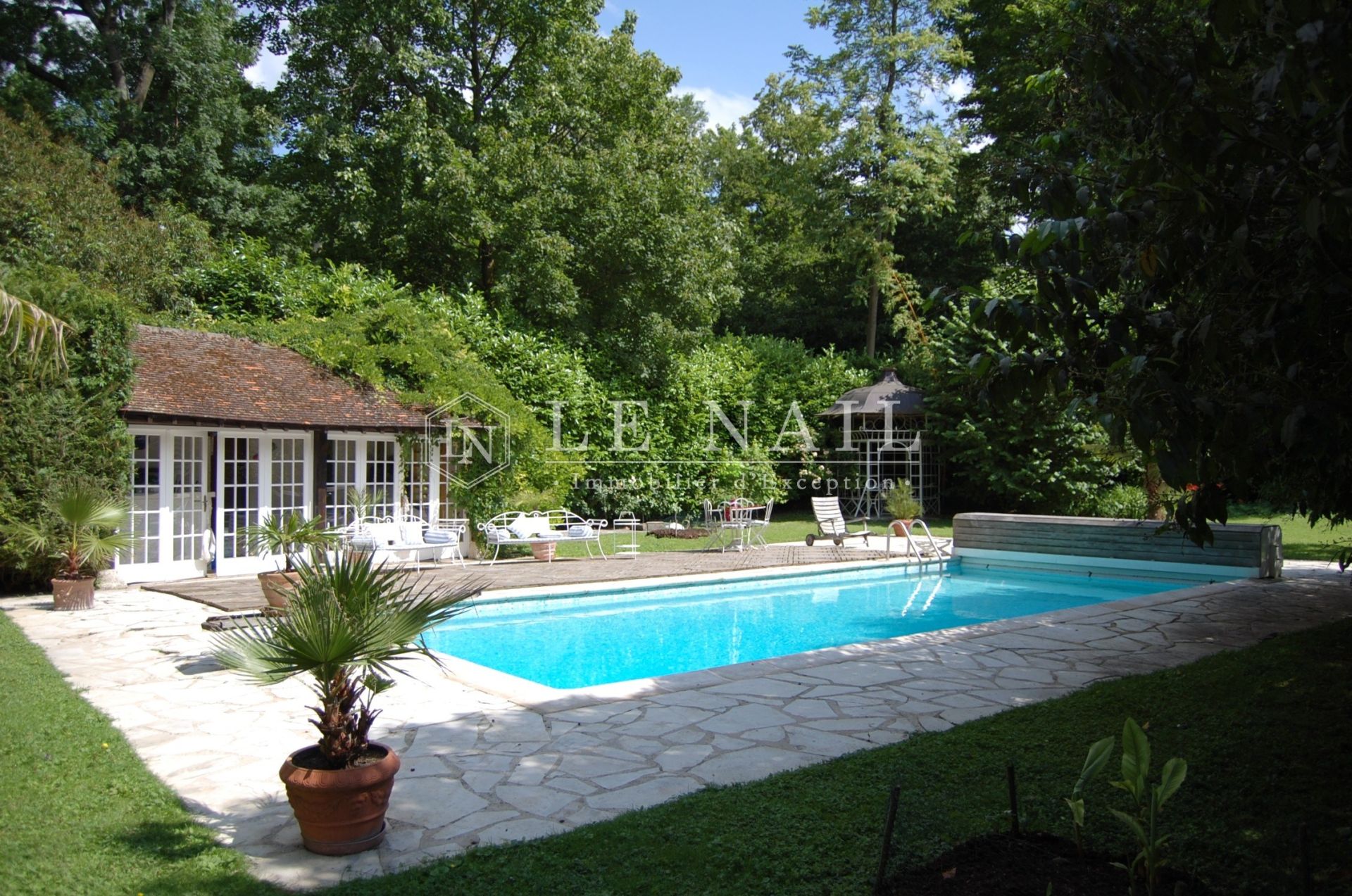 hôtel particulier 20 pièces en vente à MELUN (77000)