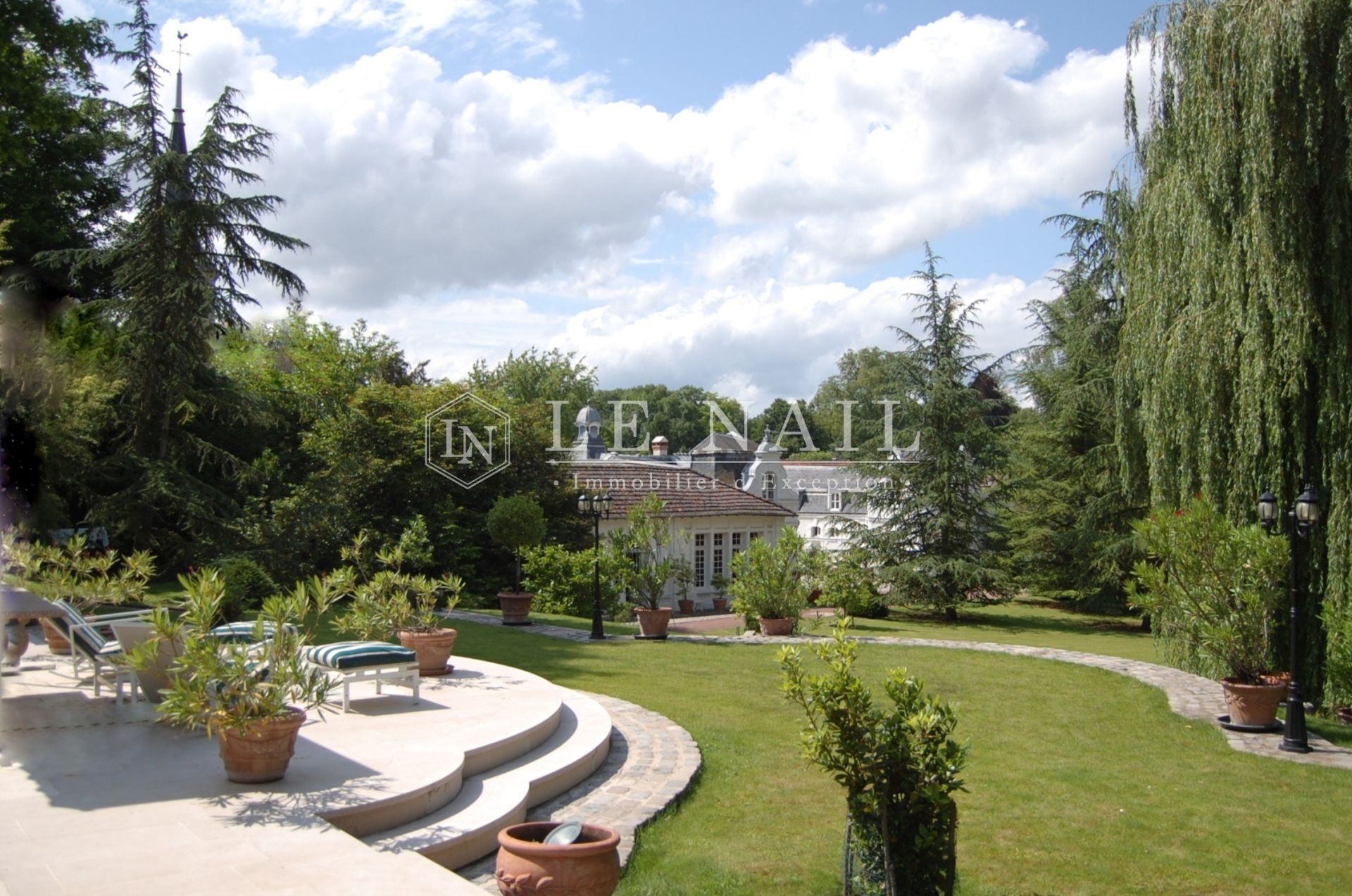 hôtel particulier 20 pièces en vente à MELUN (77000)