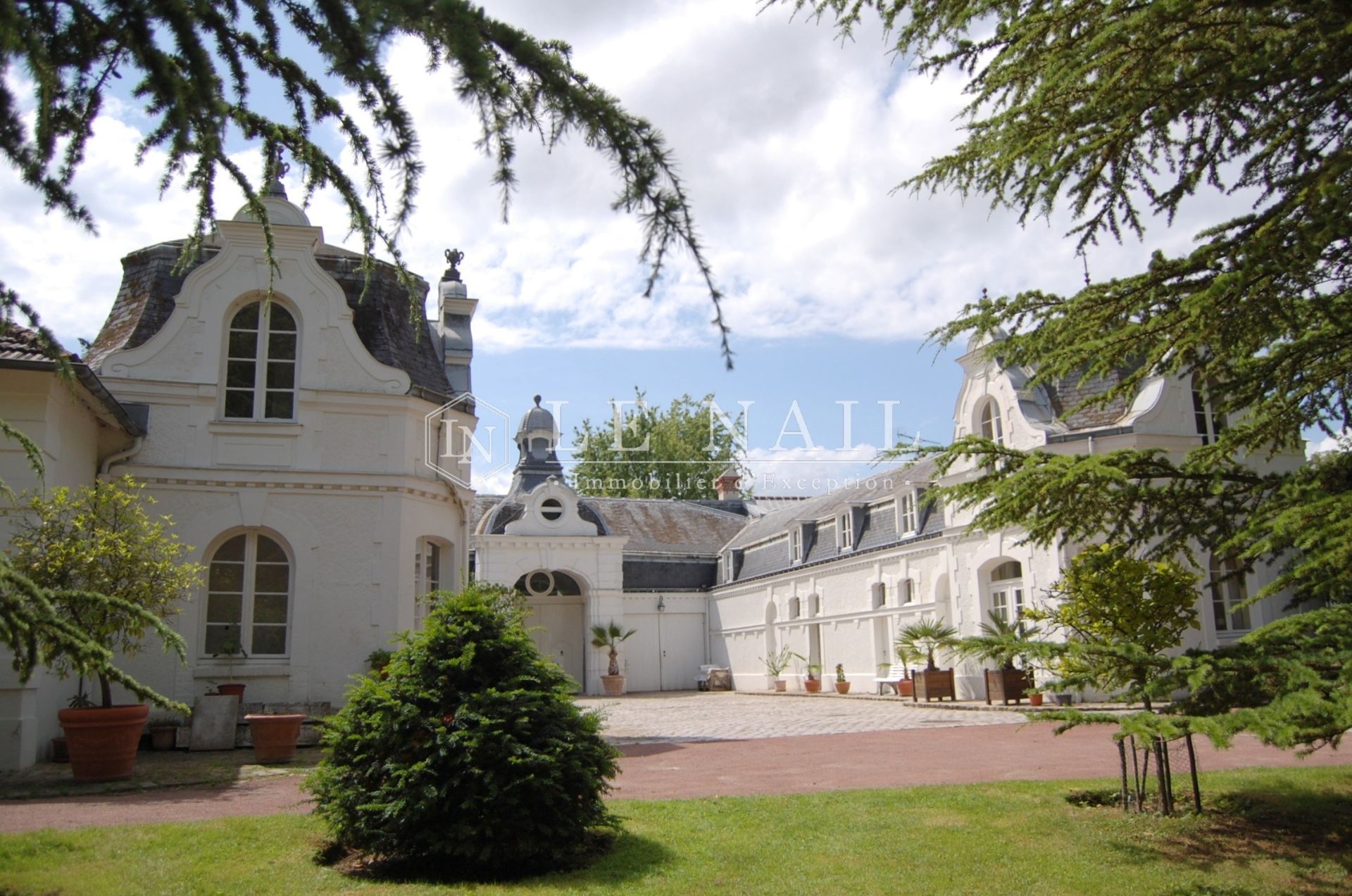 hôtel particulier 20 pièces en vente à MELUN (77000)