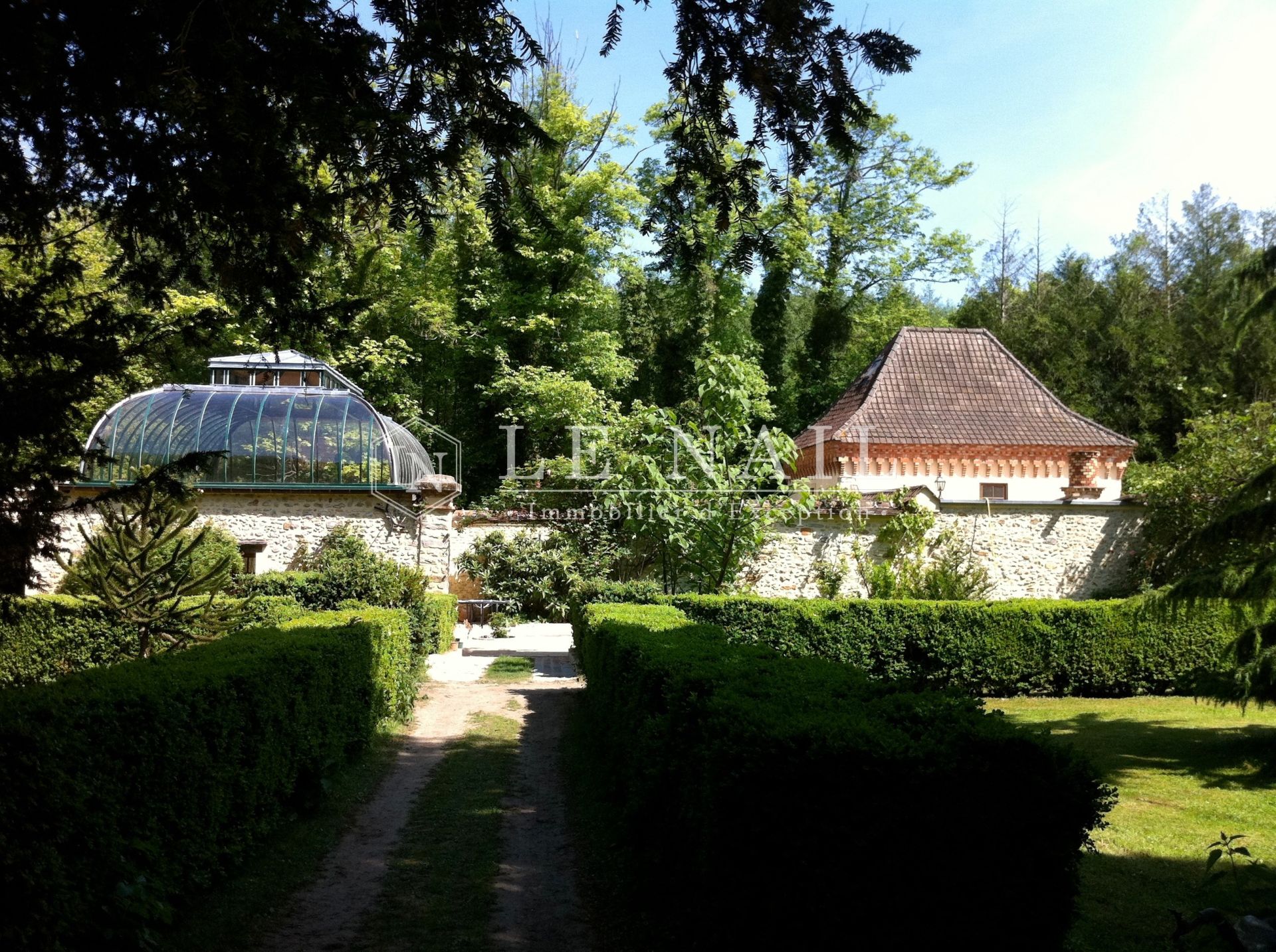 hôtel particulier 20 pièces en vente à MELUN (77000)