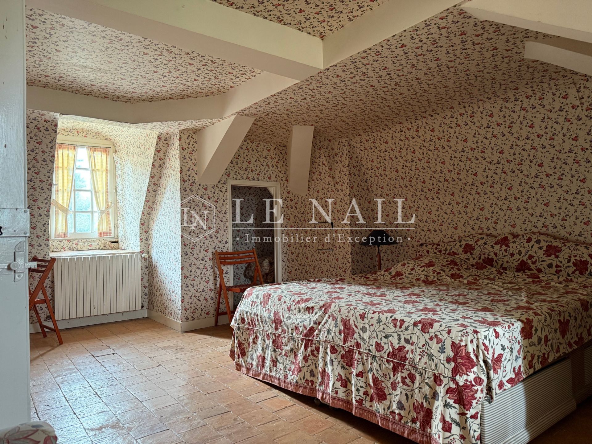 castle 15 rooms for sale on LAVAL (53000)