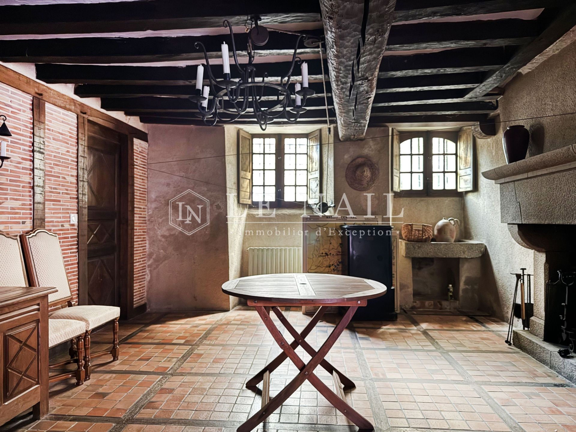 mansion 7 rooms for sale on LAVAL (53000)