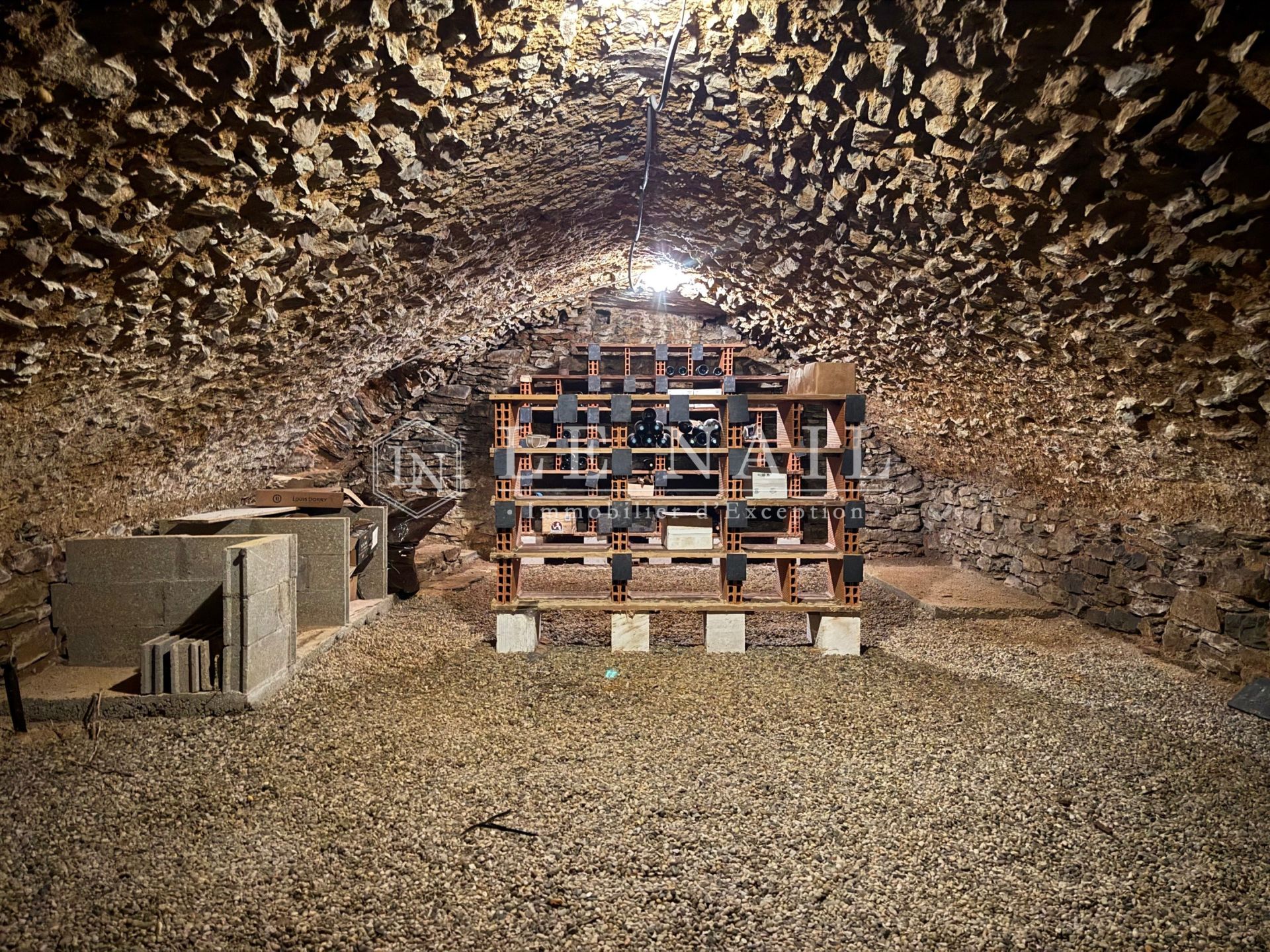 mansion 7 rooms for sale on LAVAL (53000)