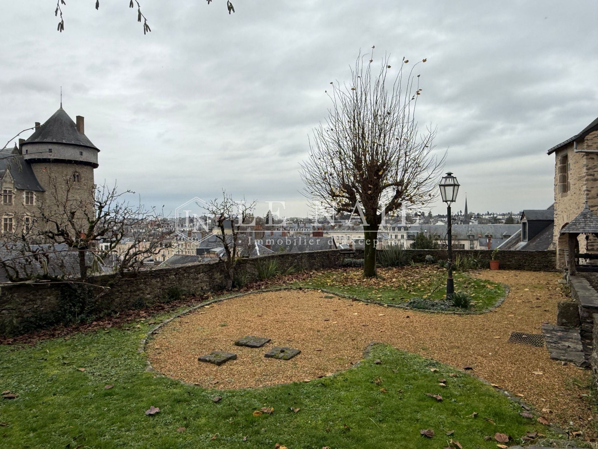 maison bourgeoise 7 pièces en vente à LAVAL (53000)