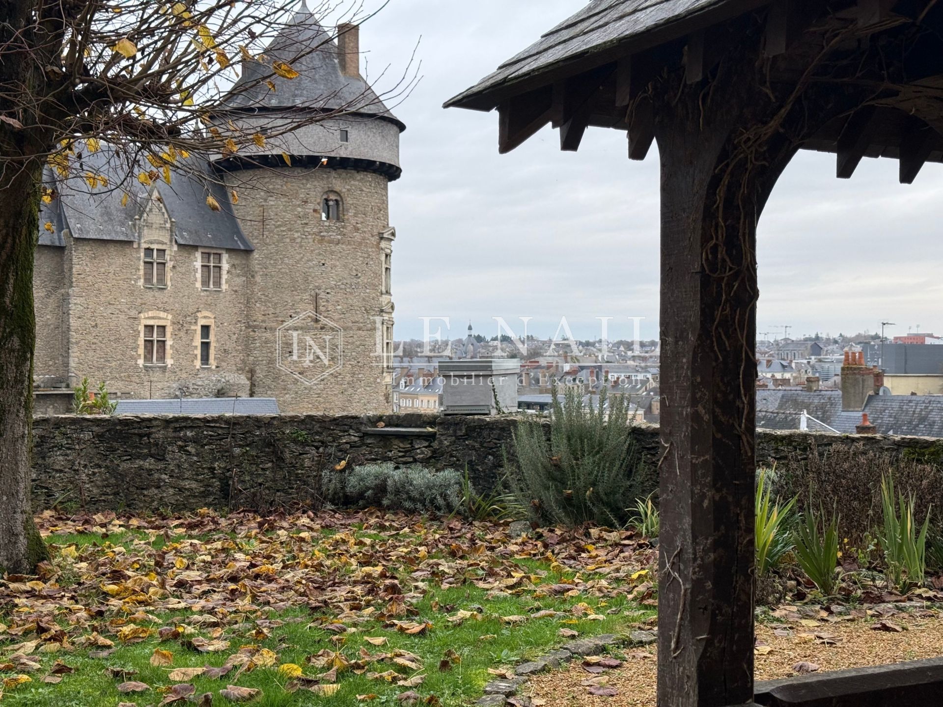 maison bourgeoise 7 pièces en vente à LAVAL (53000)