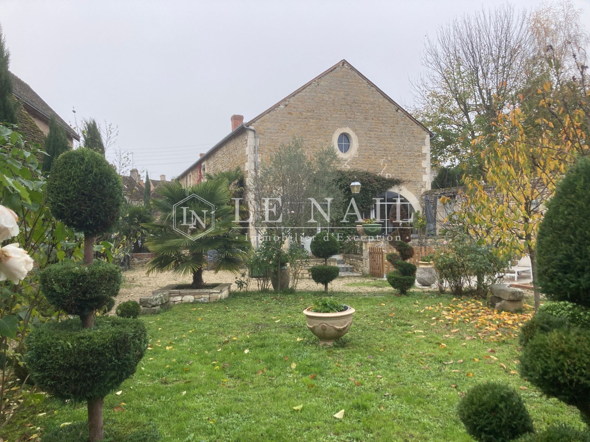 house 8 rooms for sale on LA CHATRE (36400)