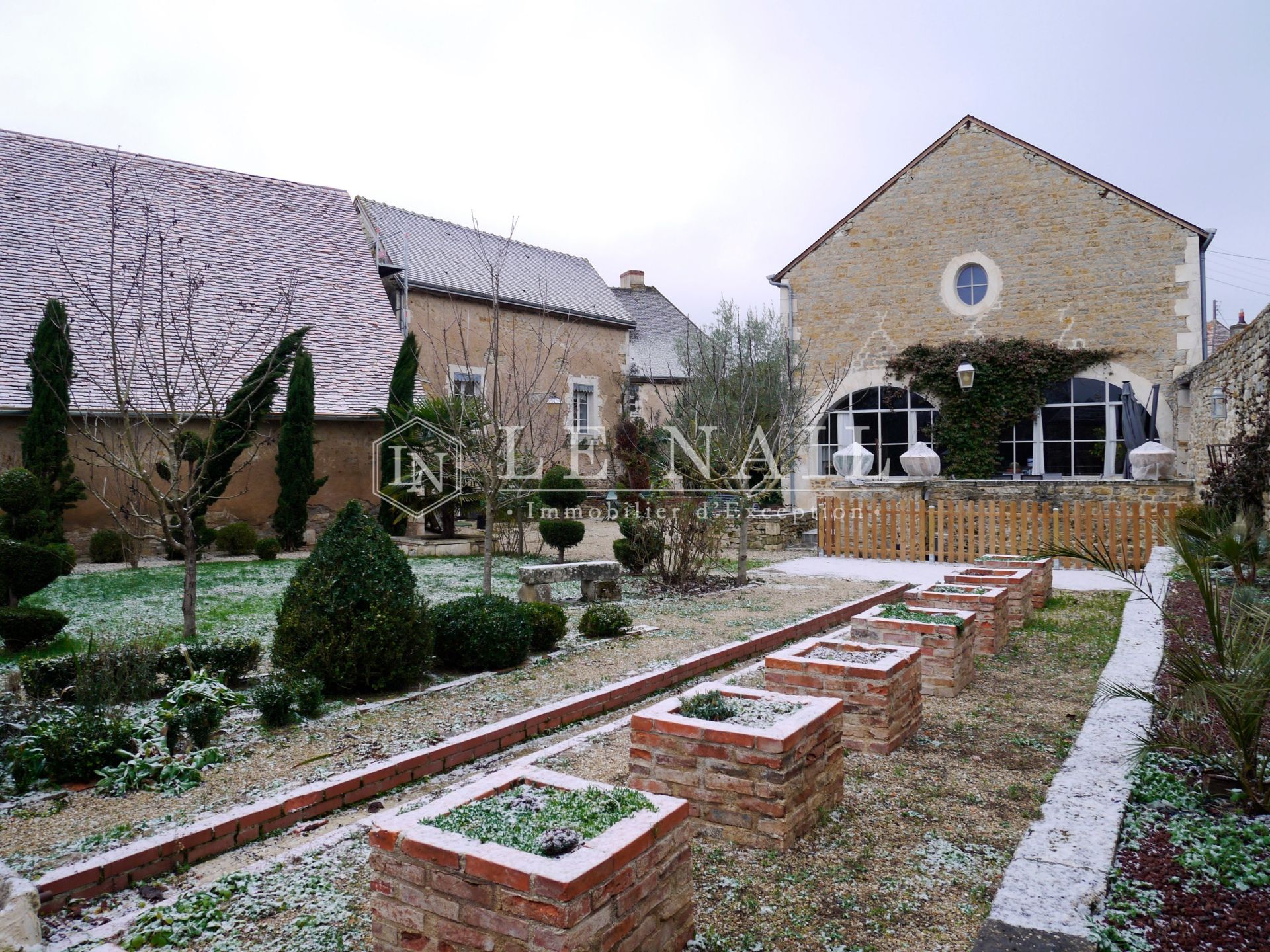 house 8 rooms for sale on LA CHATRE (36400)