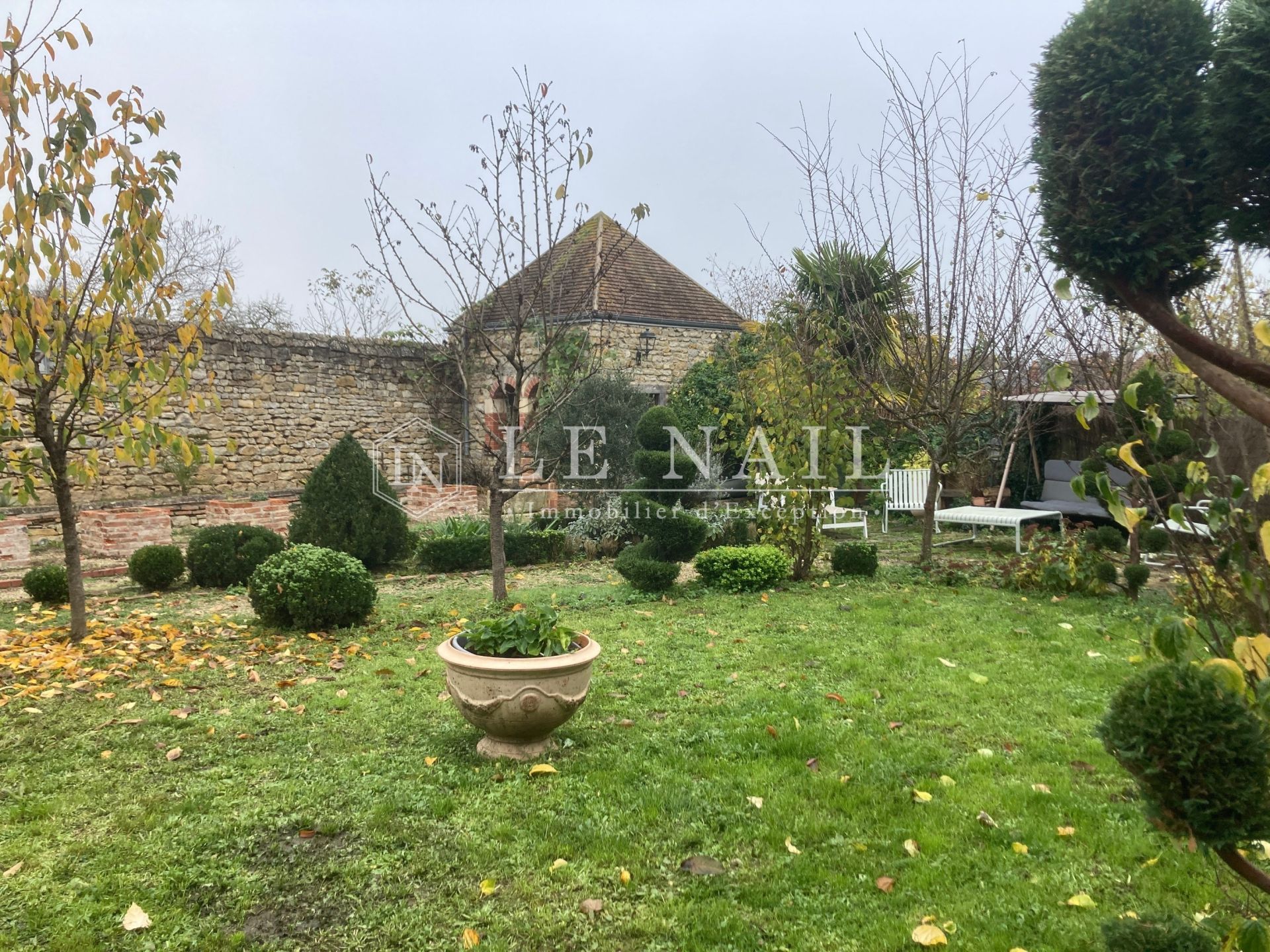 house 8 rooms for sale on LA CHATRE (36400)