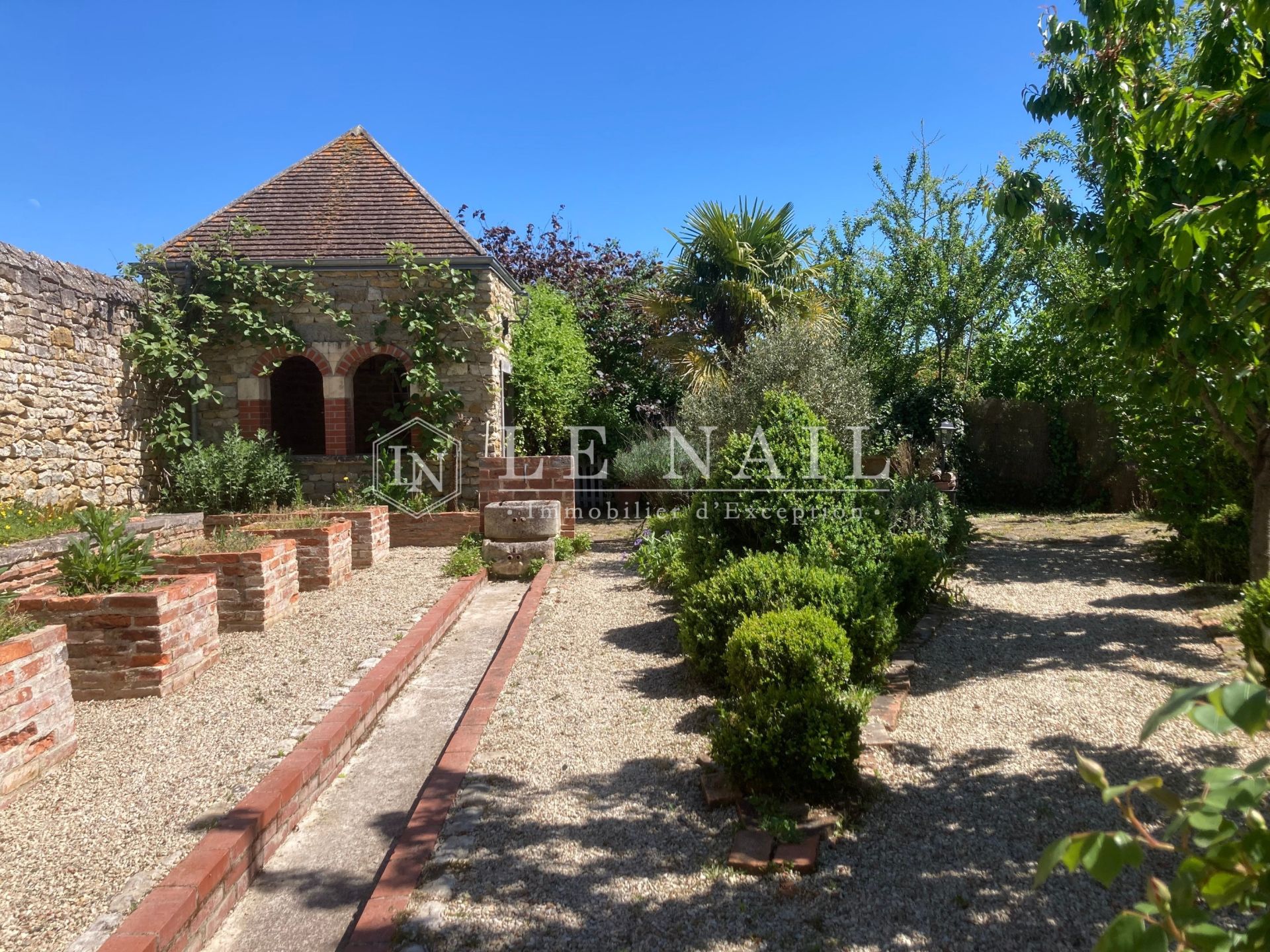 house 8 rooms for sale on NEUVY ST SEPULCHRE (36230)