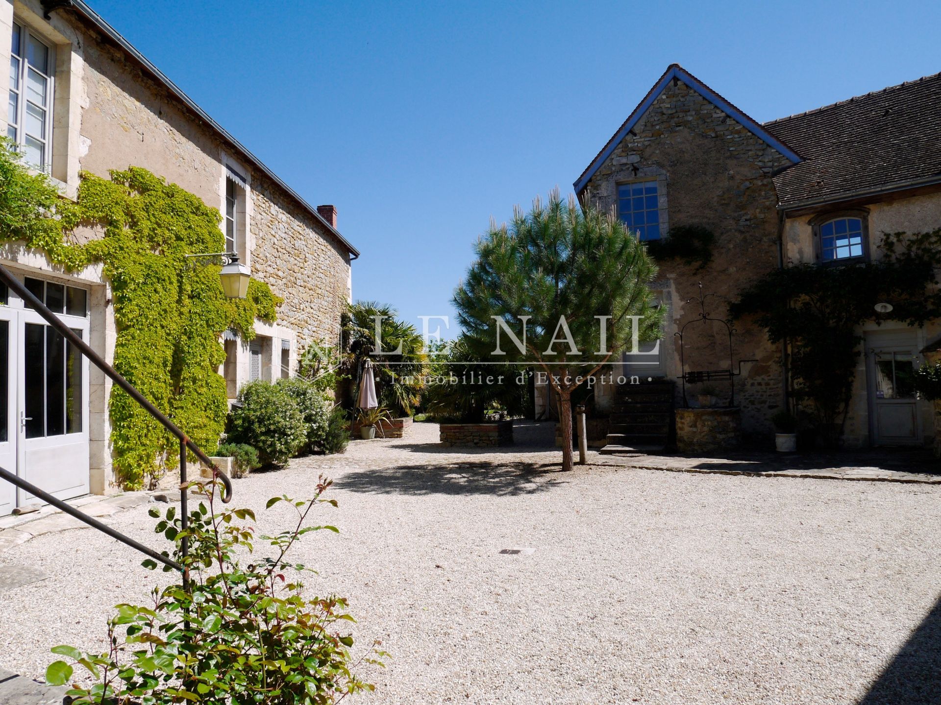 house 8 rooms for sale on NEUVY ST SEPULCHRE (36230)