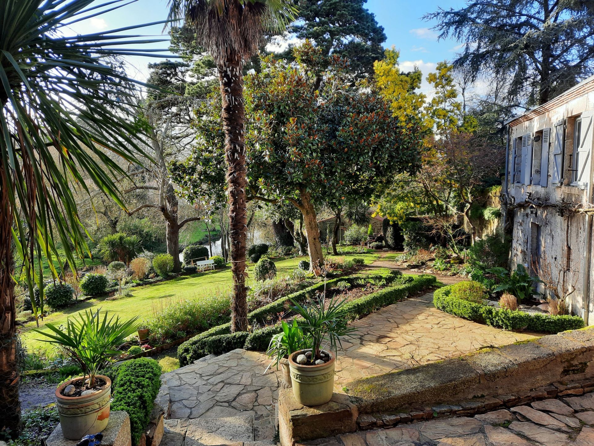 house 6 rooms for sale on MONTAIGU (85600)