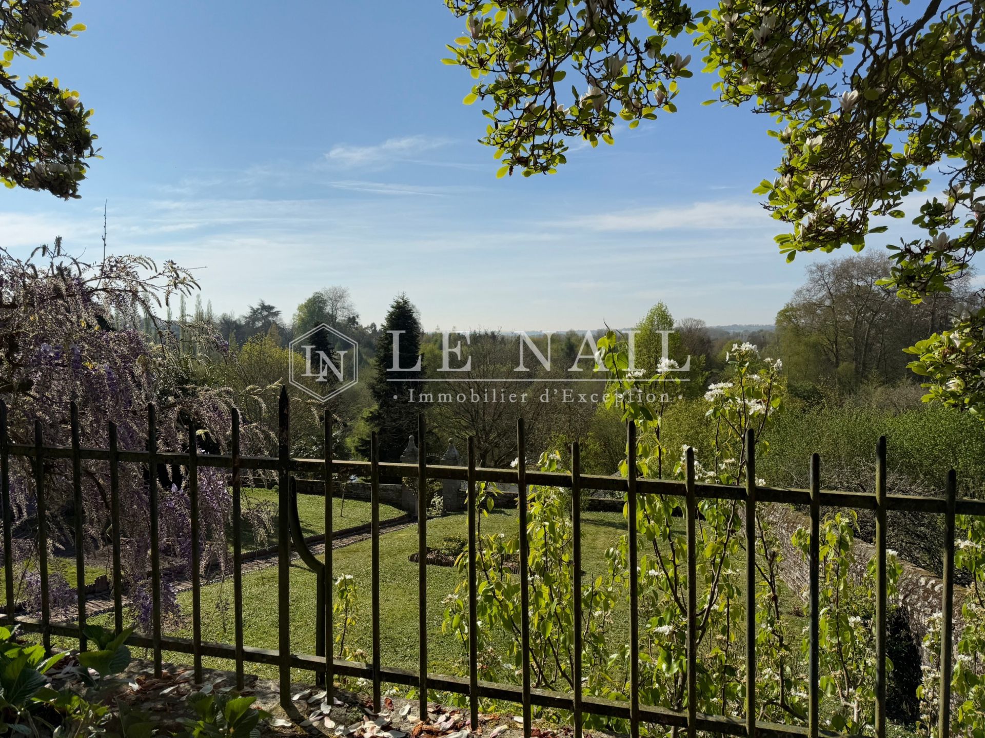 mansion 11 rooms for sale on ERNEE (53500)