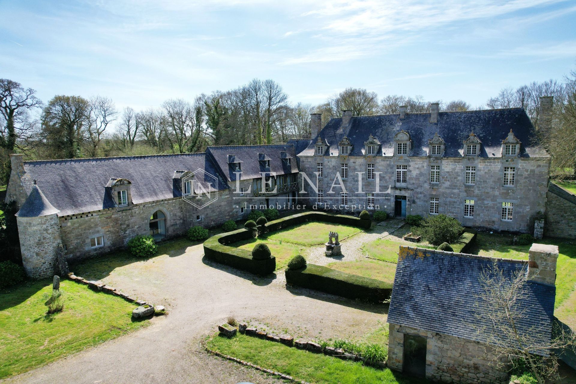 manoir 35 pièces en vente à GUINGAMP (22200)