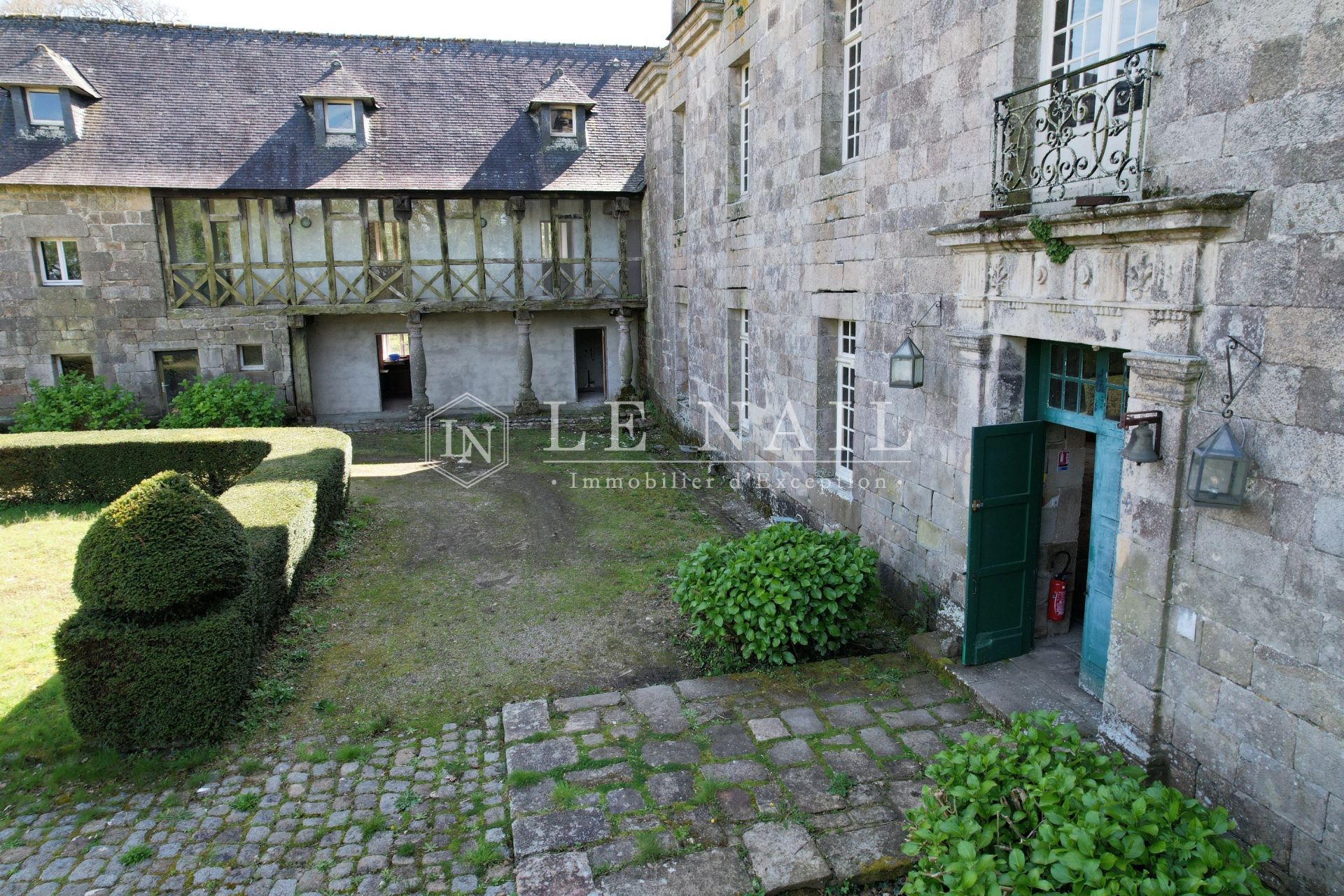 manoir 35 pièces en vente à GUINGAMP (22200)