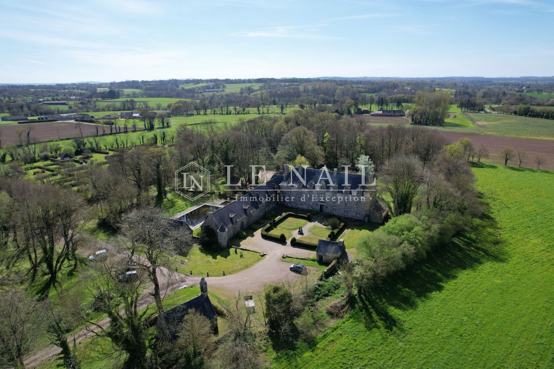 manoir 35 pièces en vente à GUINGAMP (22200)