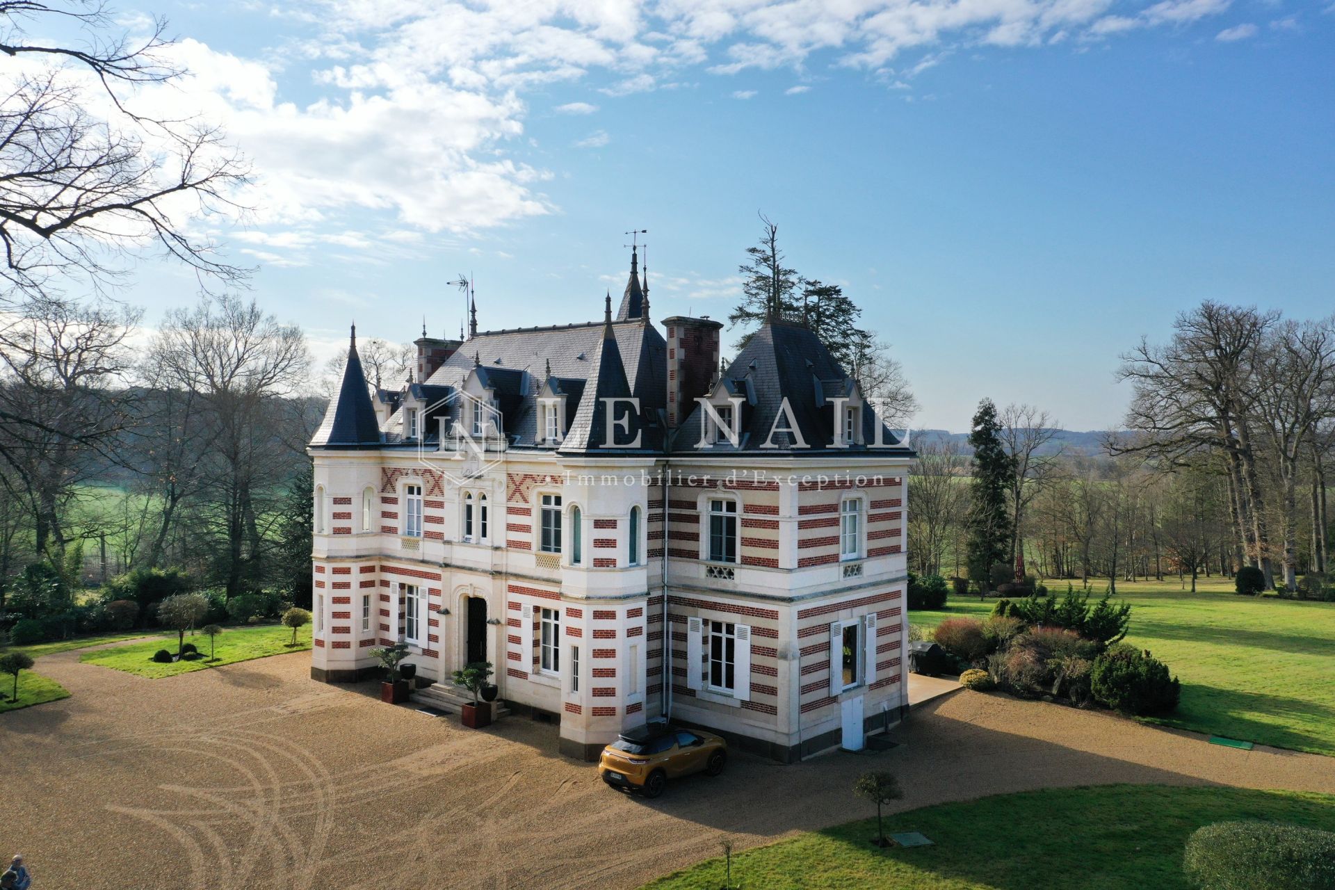 castle 13 rooms for sale on LE MANS (72000)
