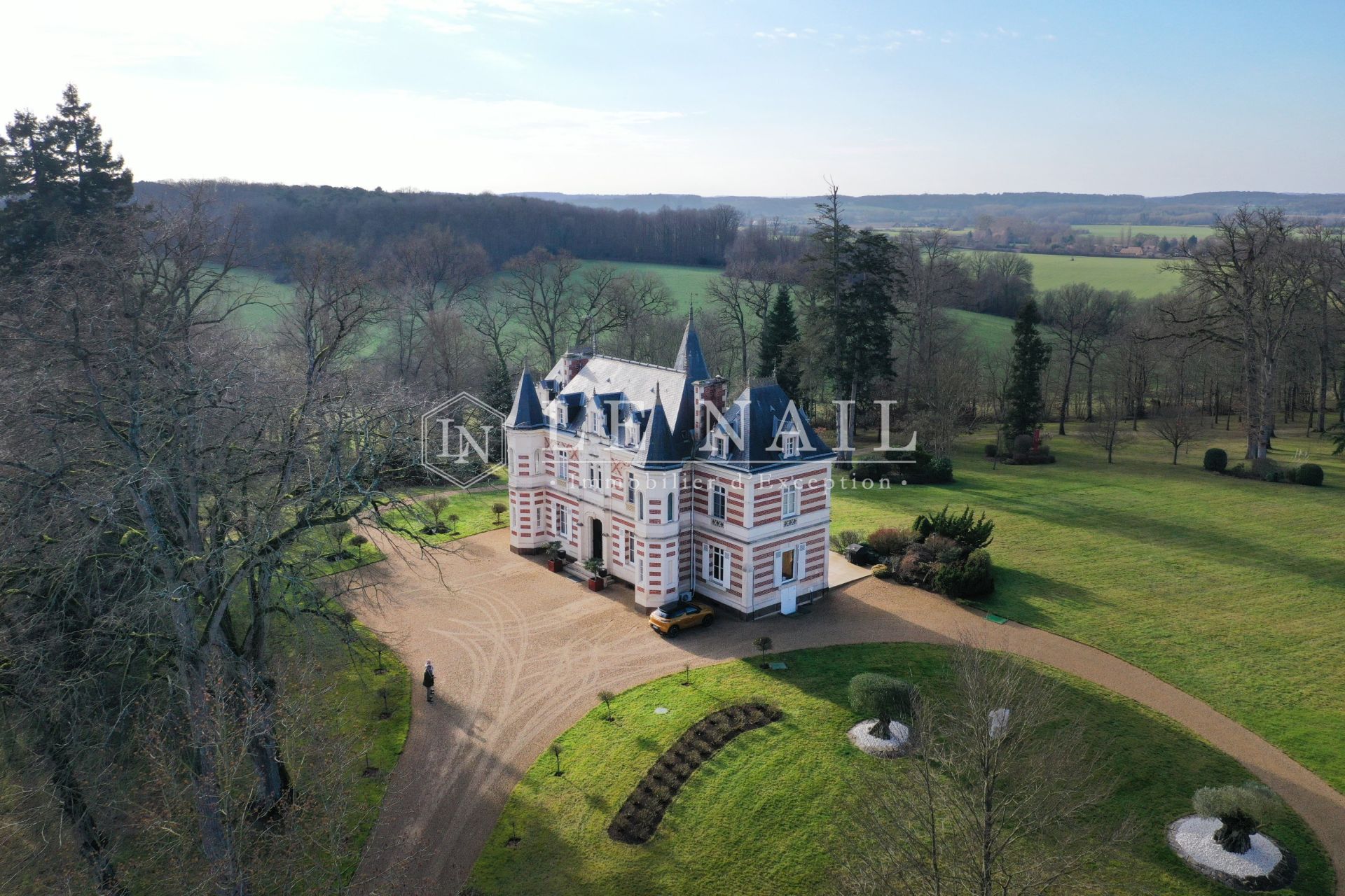 castle 13 rooms for sale on LE MANS (72000)