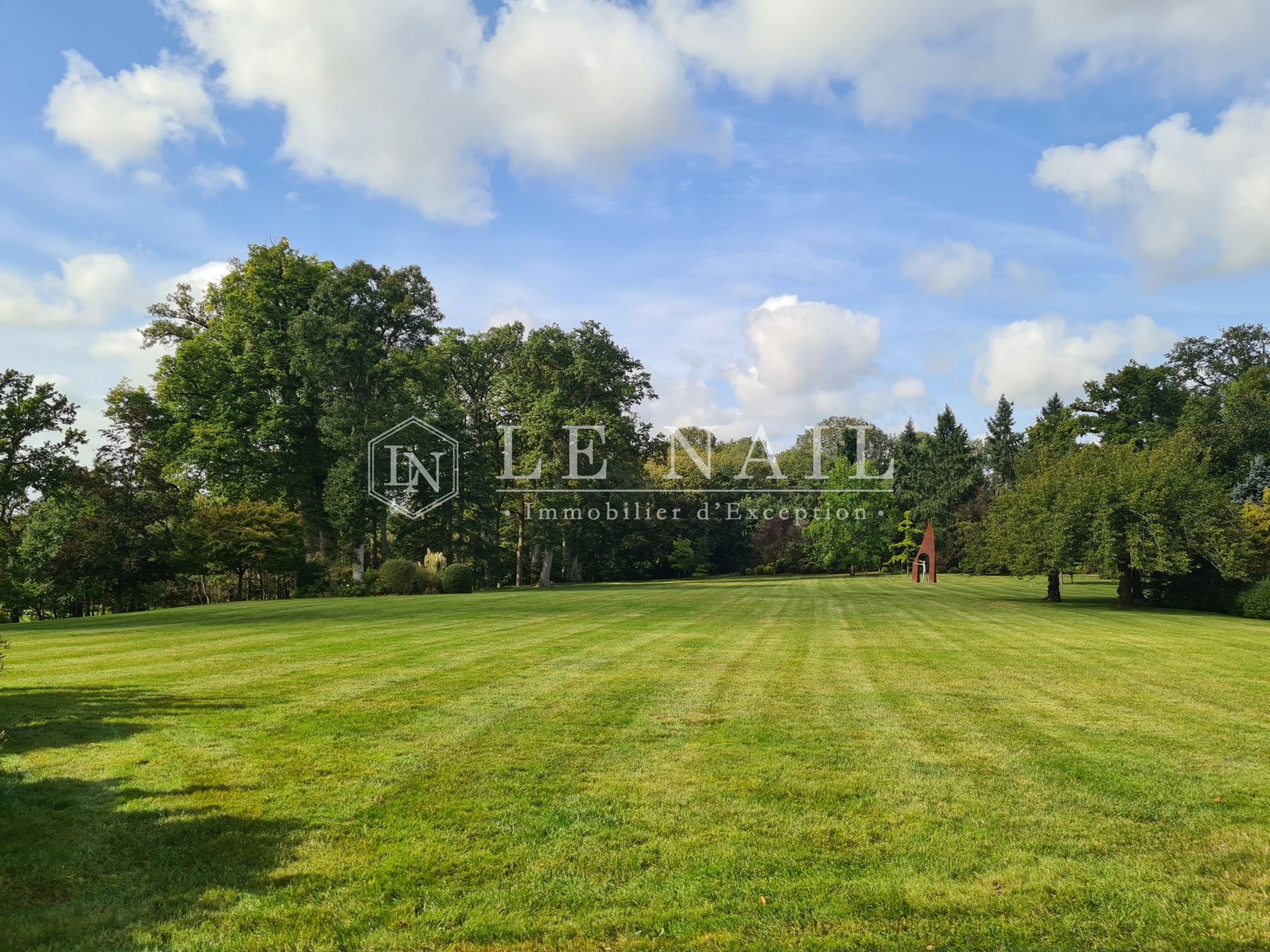 castle 13 rooms for sale on LE MANS (72000)