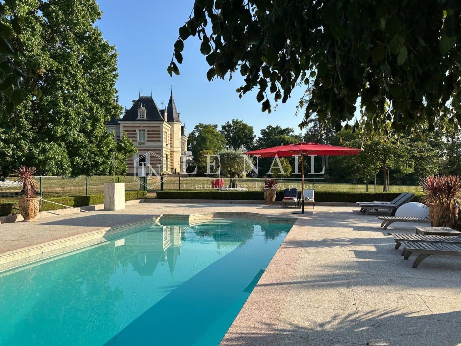 castle 13 rooms for sale on LE MANS (72000)