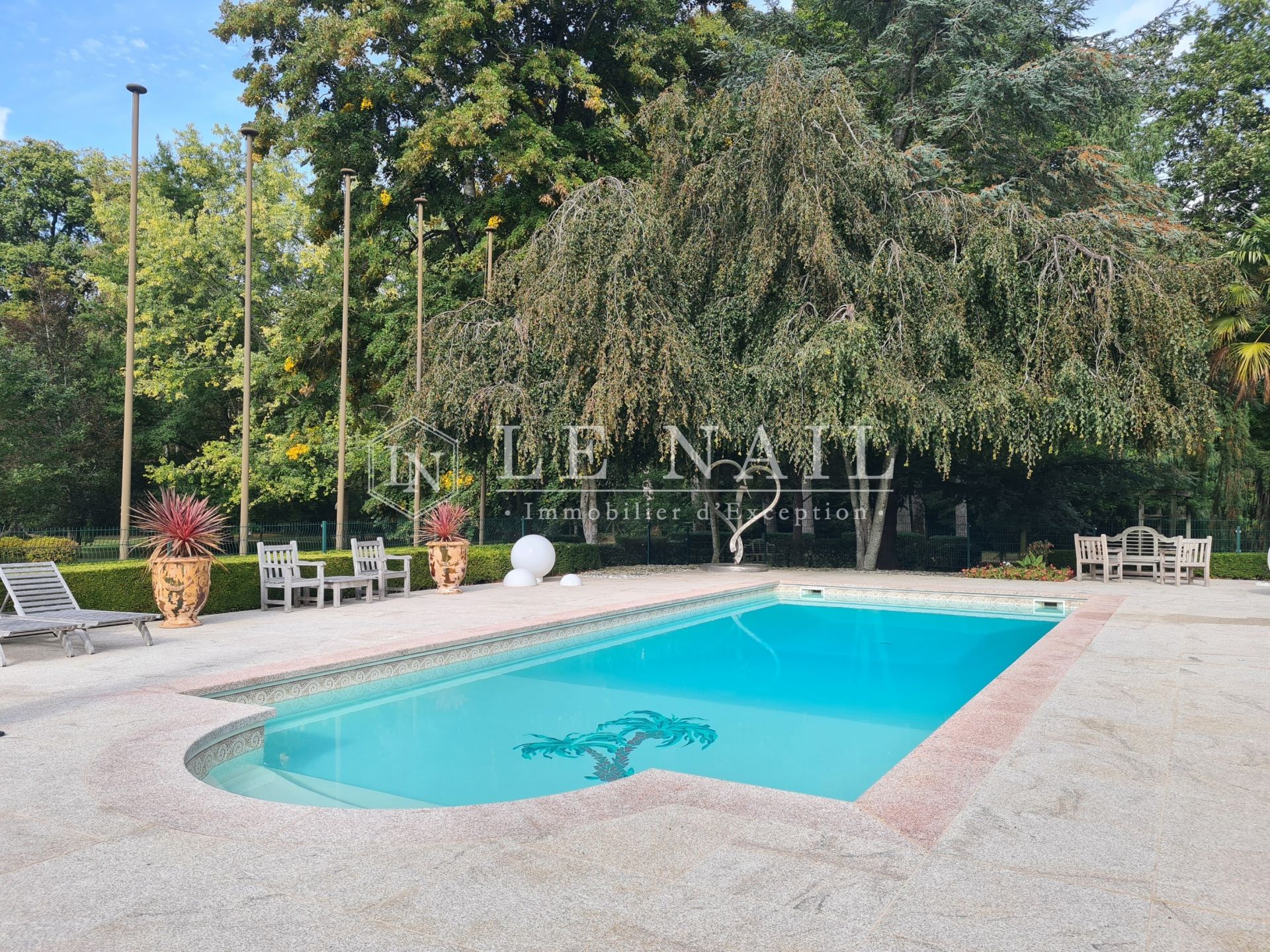 castle 13 rooms for sale on LE MANS (72000)