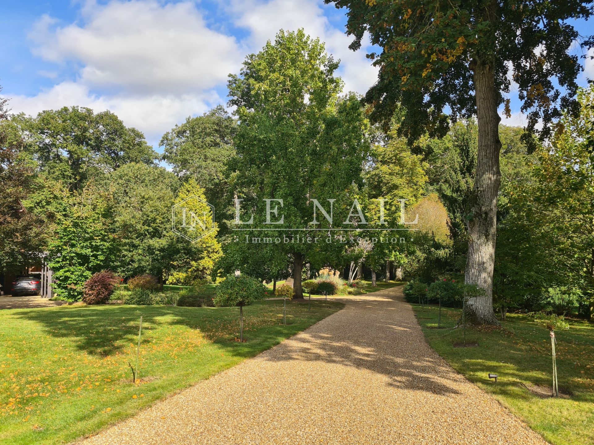 castle 13 rooms for sale on LE MANS (72000)