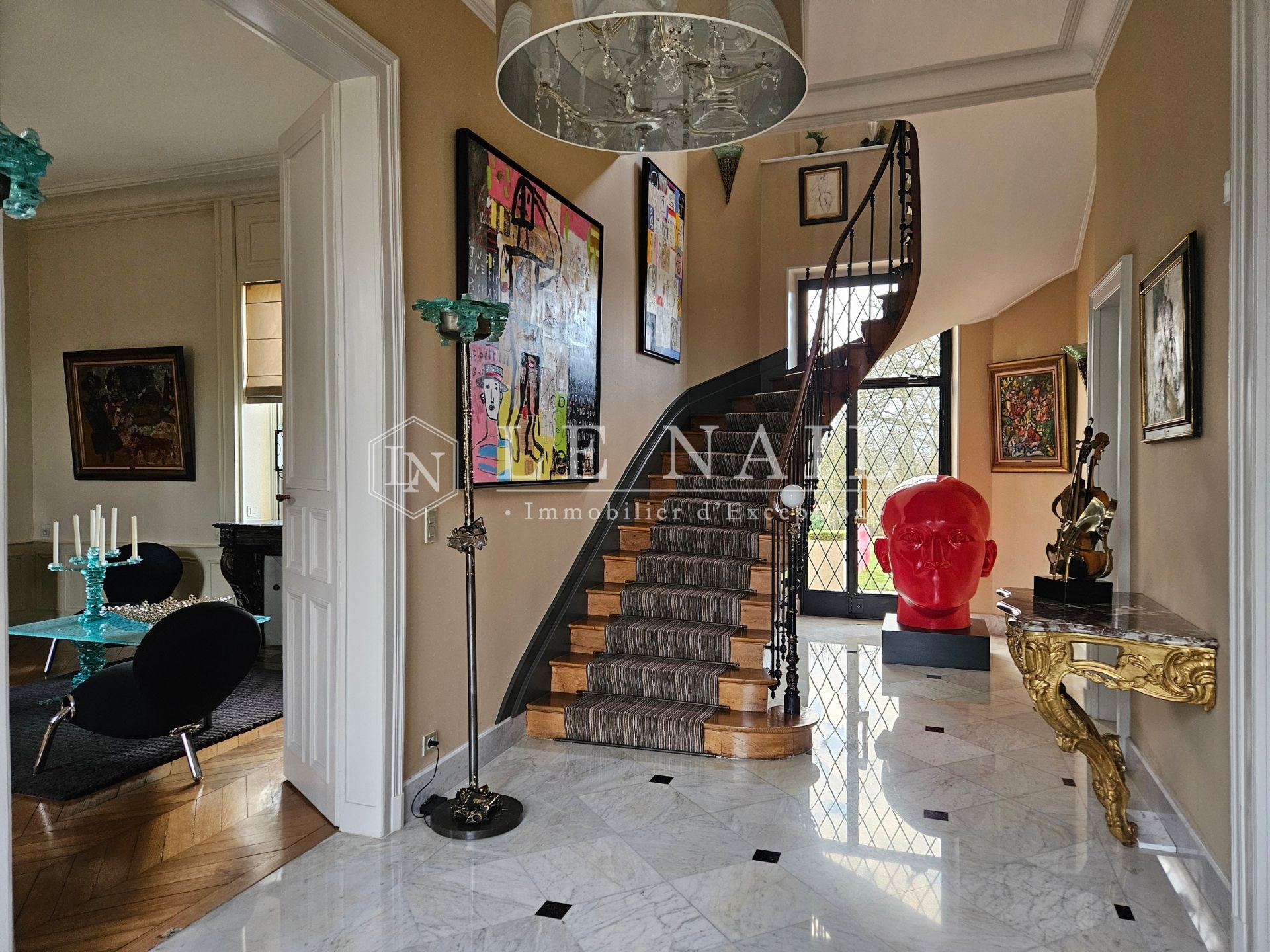 castle 13 rooms for sale on LE MANS (72000)