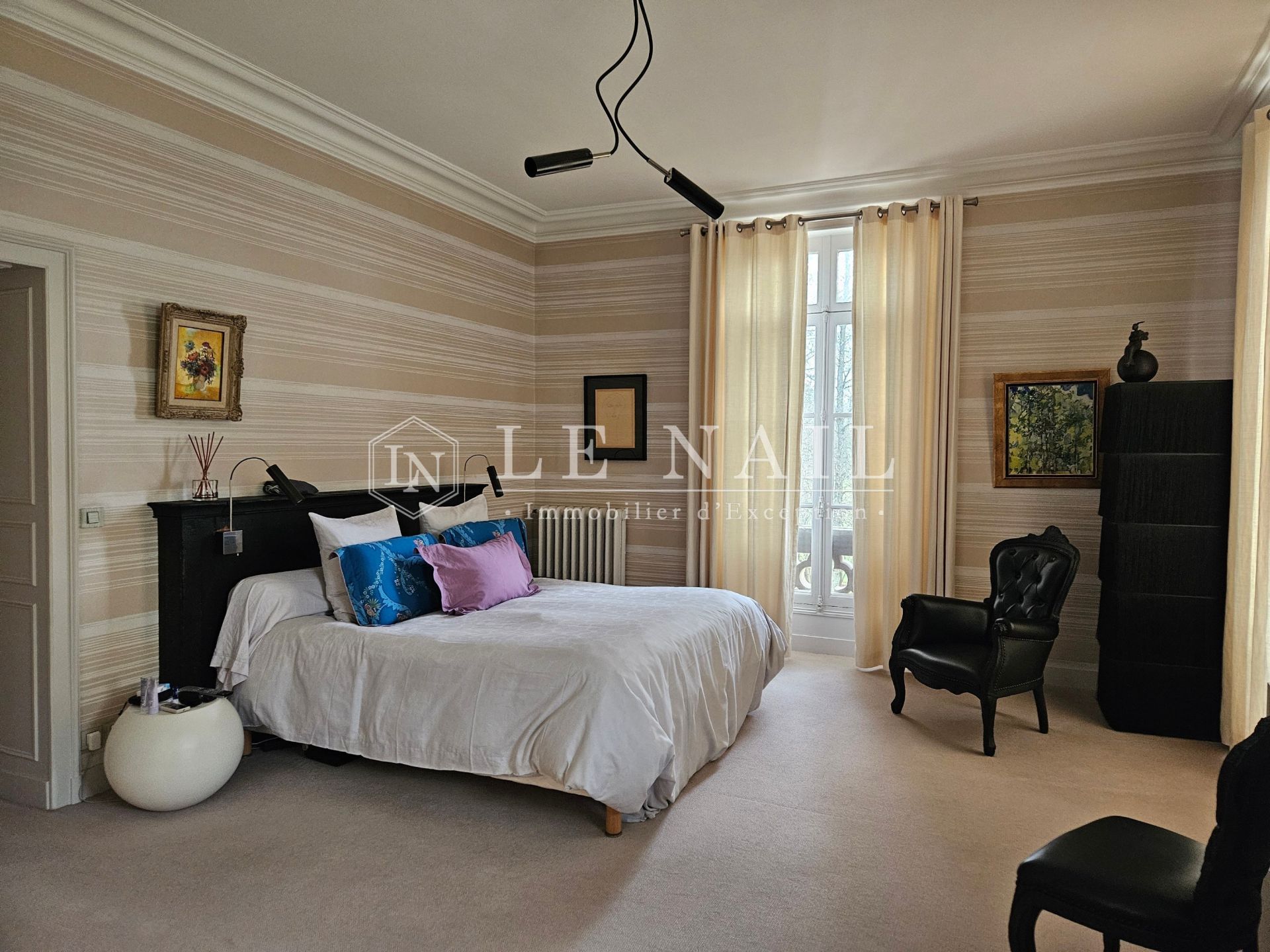 castle 13 rooms for sale on LE MANS (72000)