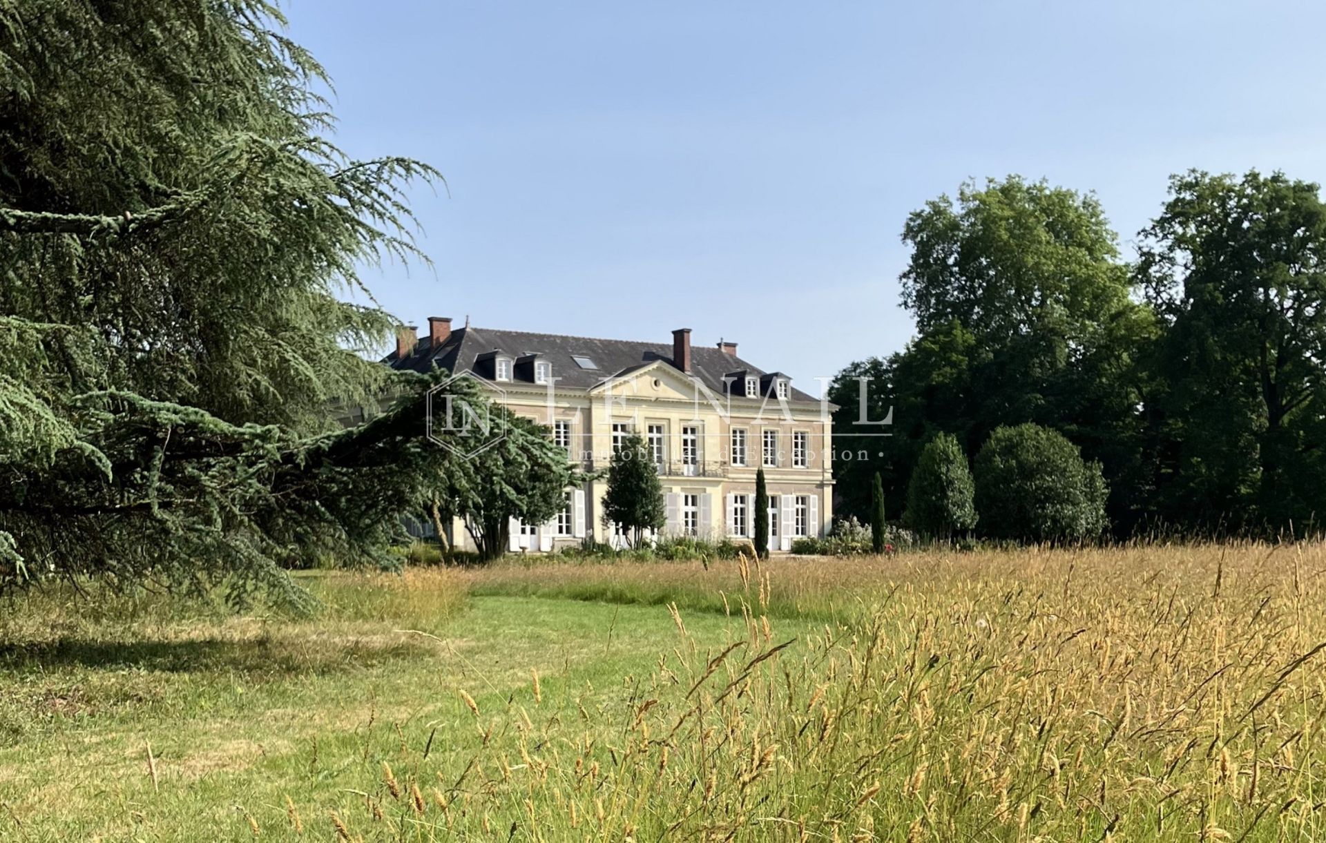 castle 17 rooms for sale on NANTES (44000)