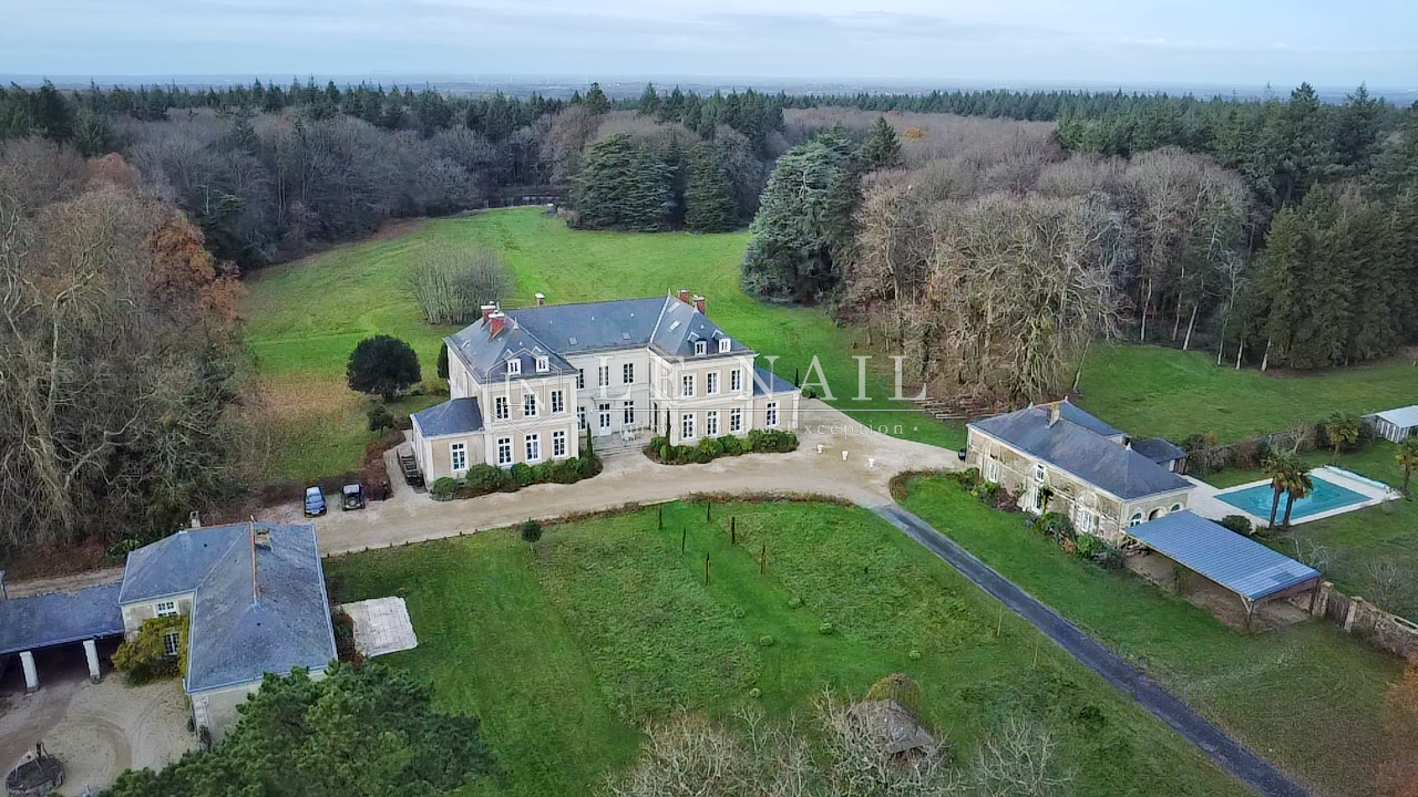 castle 17 rooms for sale on NANTES (44000)